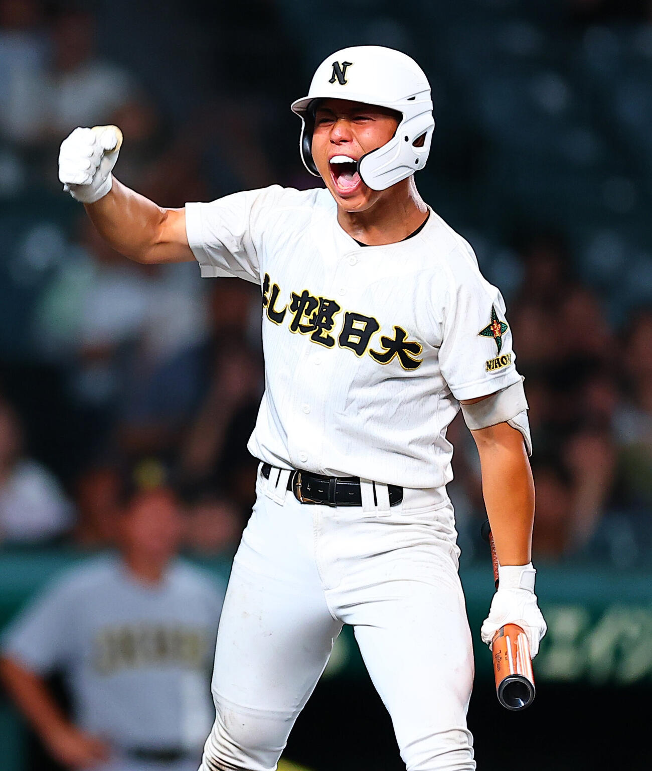 札幌日大対仙台育英　9回表札幌日大無死一塁、四球を選び喜ぶ星野穣一郎（撮影・野上伸悟）