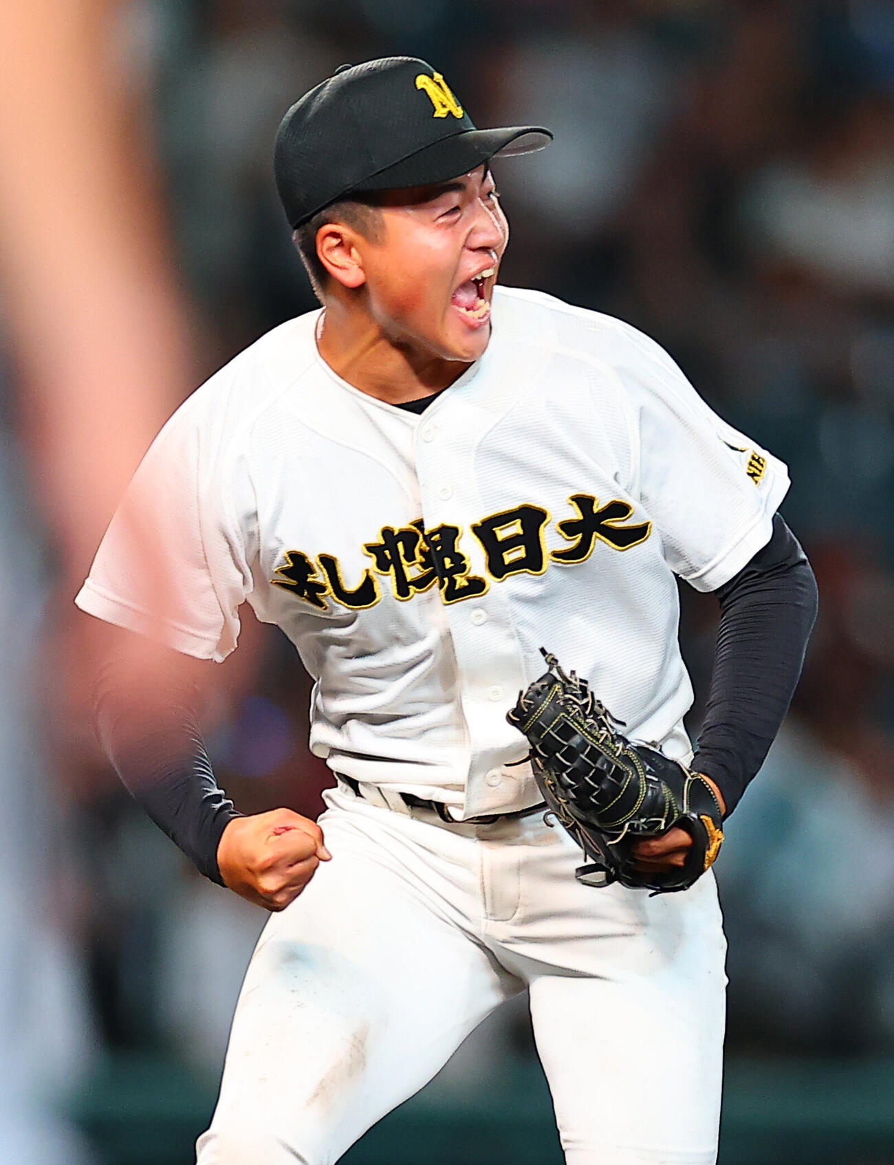札幌日大対仙台育英　7回裏を抑え喜ぶ札幌日大・石川瑛二朗（撮影・野上伸悟）