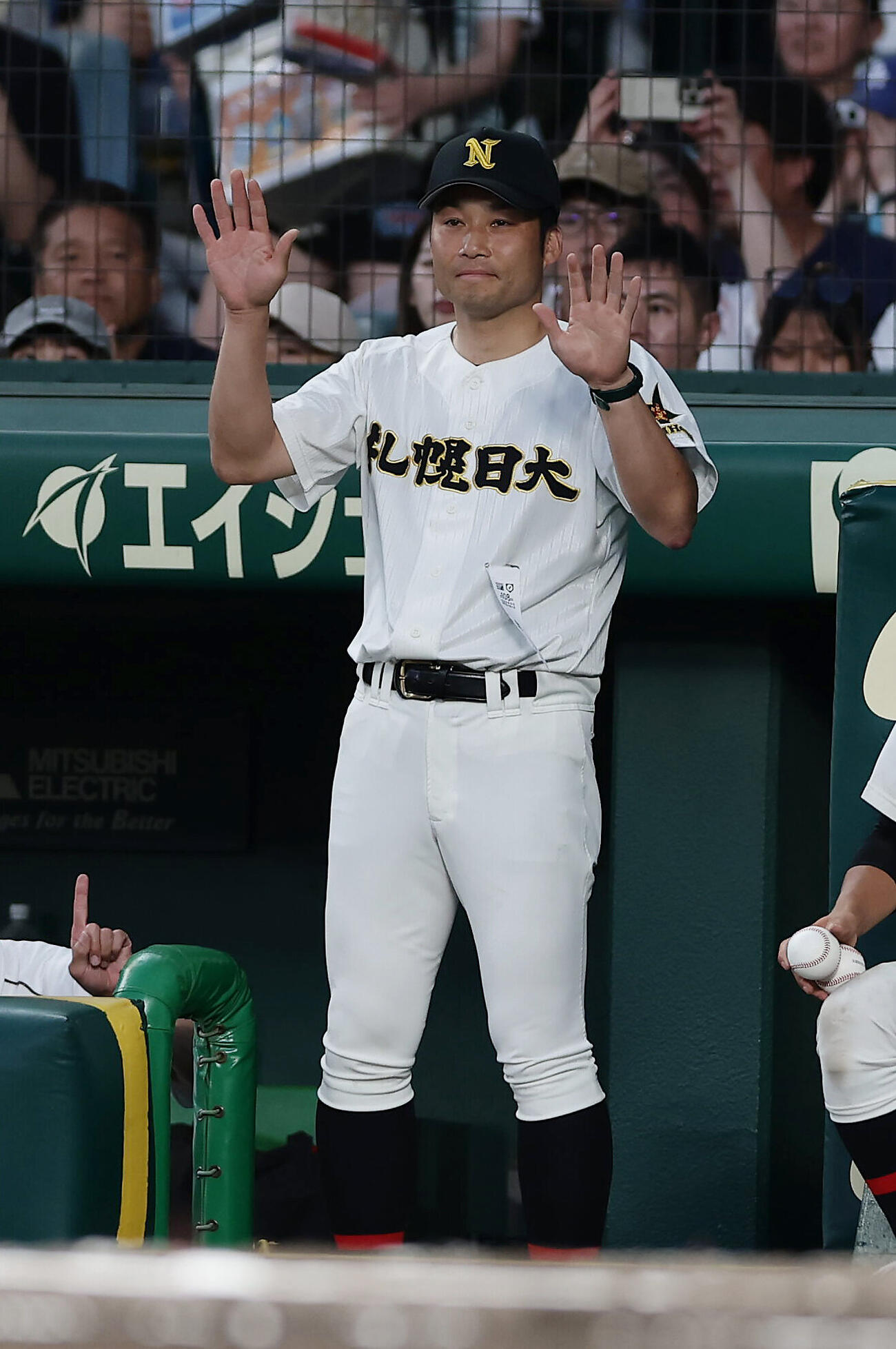 札幌日大対仙台育英　6回表、選手に指示を出す札幌日大・森本琢朗監督（撮影・前田充）