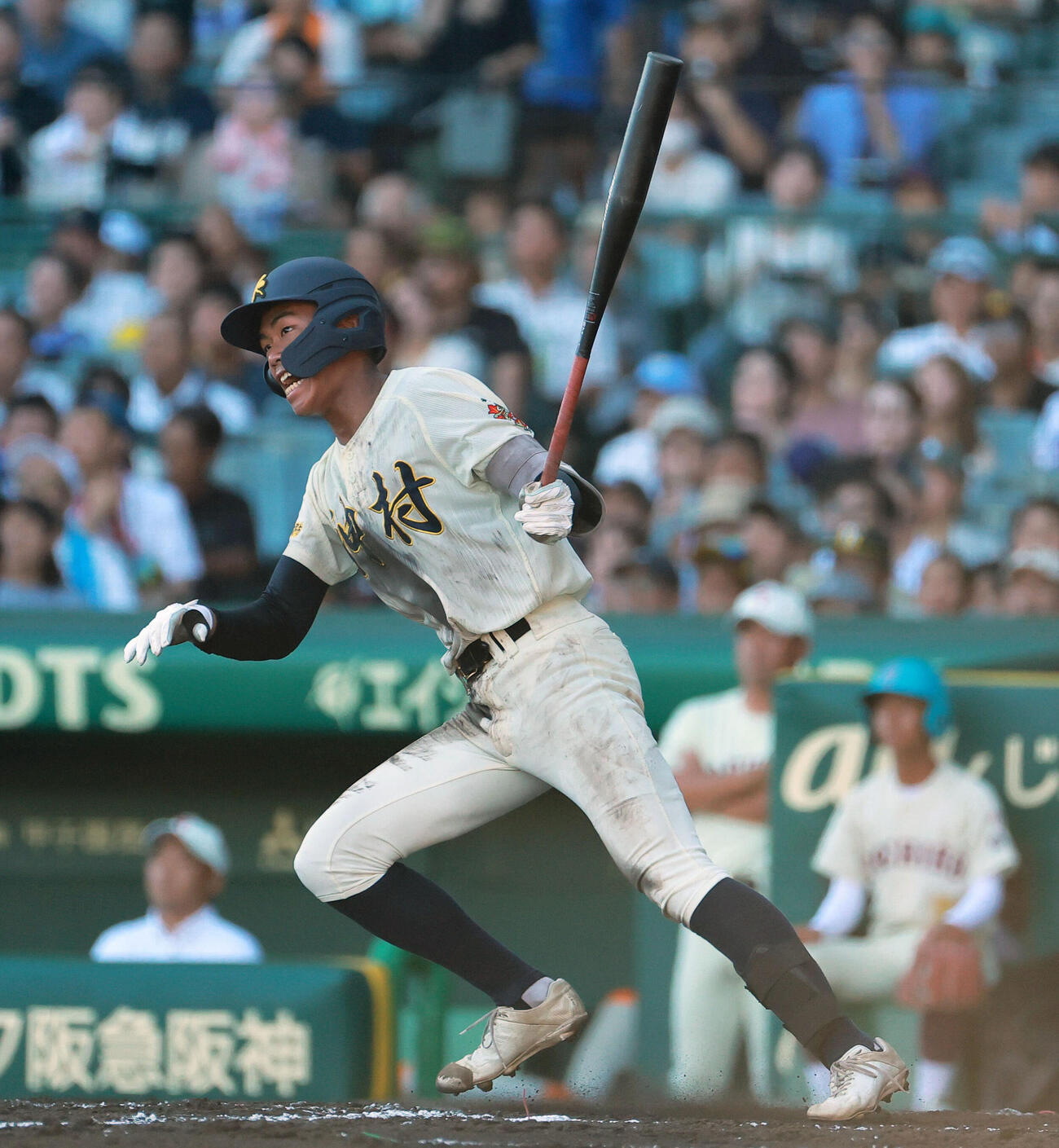 東筑対神村学園　3回裏神村学園1死一、二塁、森友樹は左前適時打を放つ（撮影・上山淳一）