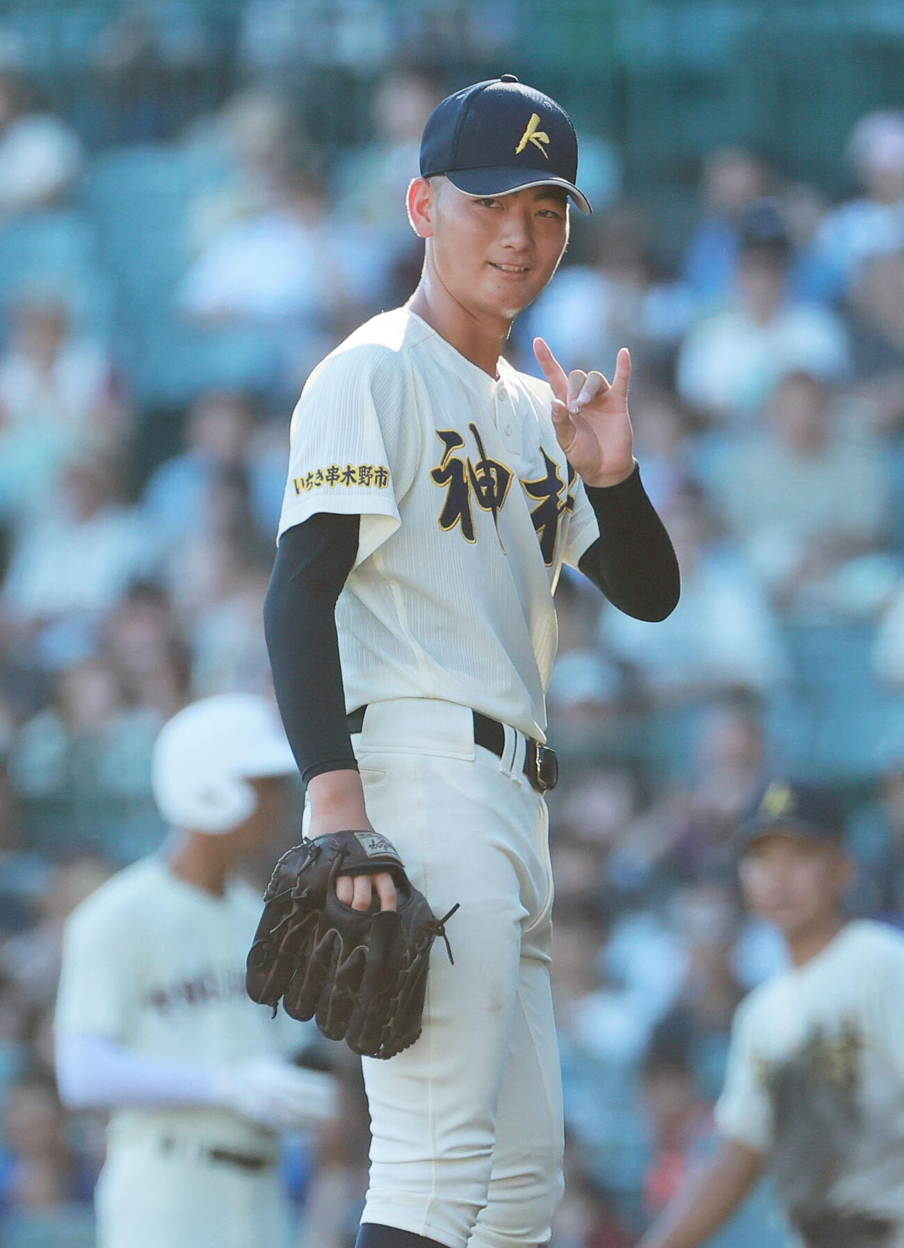 東筑対神村学園　3回表、野手とカウントを確認する神村学園先発の松永遥斗（撮影・上山淳一）