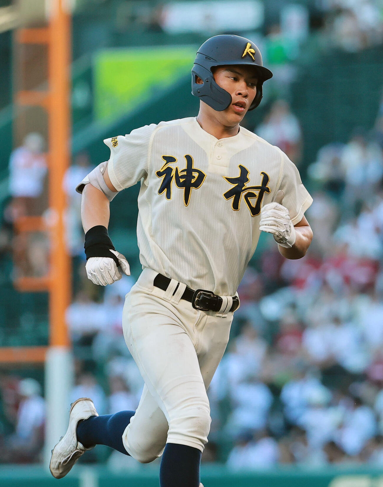 東筑対神村学園　6回裏神村学園1死、田中翔大は左越え本塁打を放ちダイヤモンドを1周する（撮影・上山淳一）