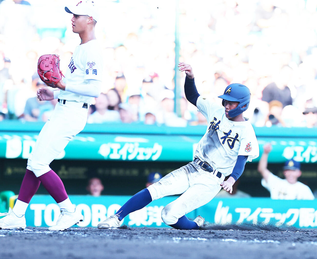 東筑対神村学園　3回裏神村学園1死一、三塁、暴投で生還する森友樹（撮影・野上伸悟）