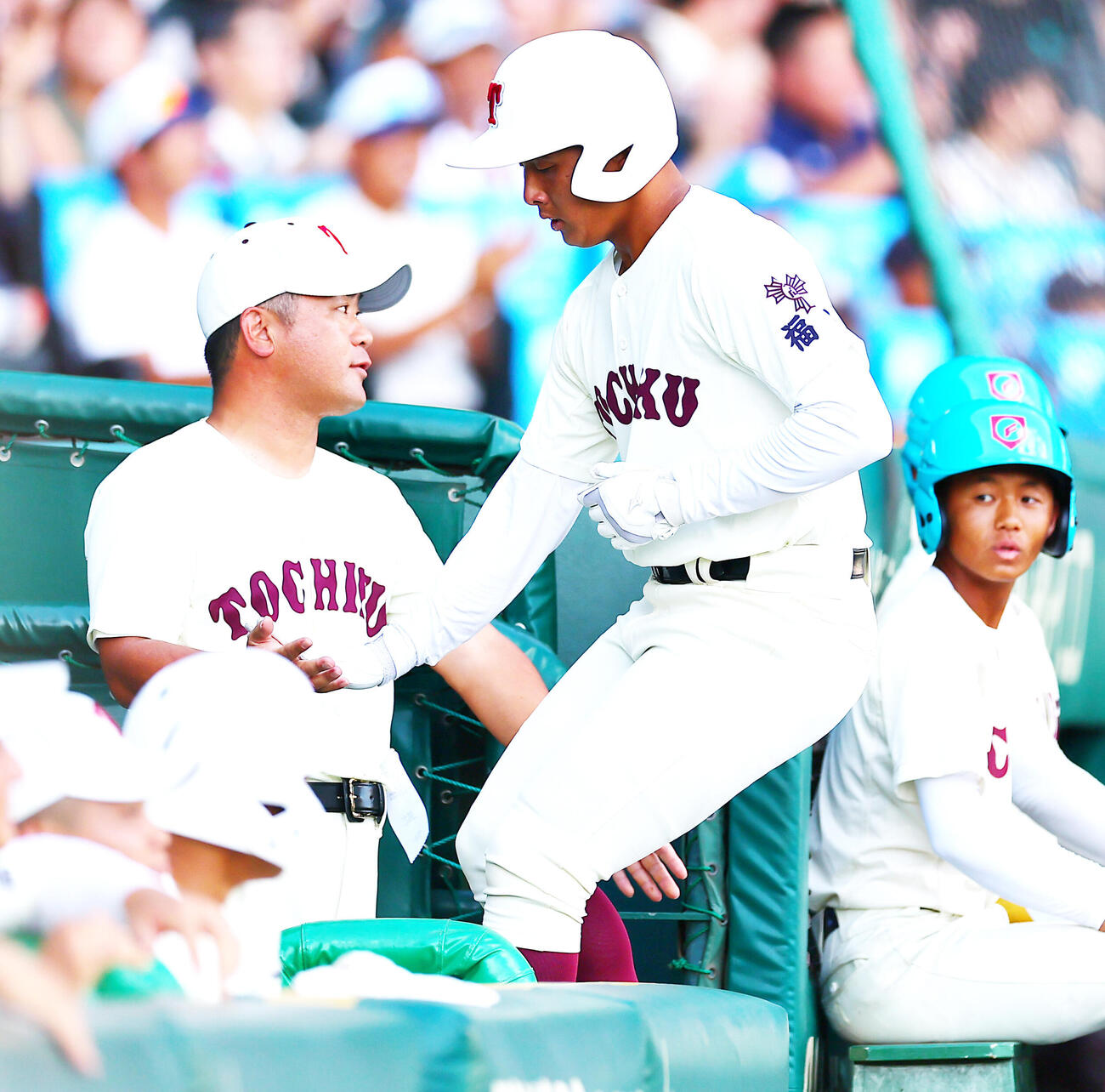 東筑対神村学園　1回表東筑無死、先制本塁打を放ちベンチに戻る平山護（撮影・野上伸悟）