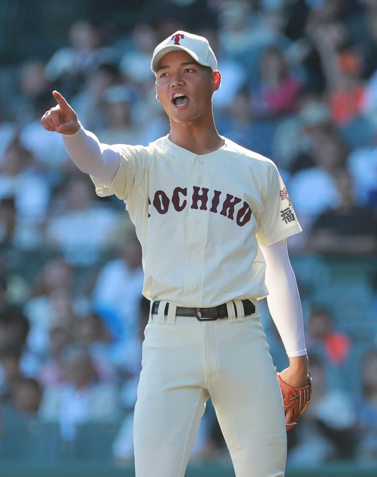 東筑対神村学園　2回裏、野手に向かって声を出す東筑先発の深町光生（撮影・上山淳一）