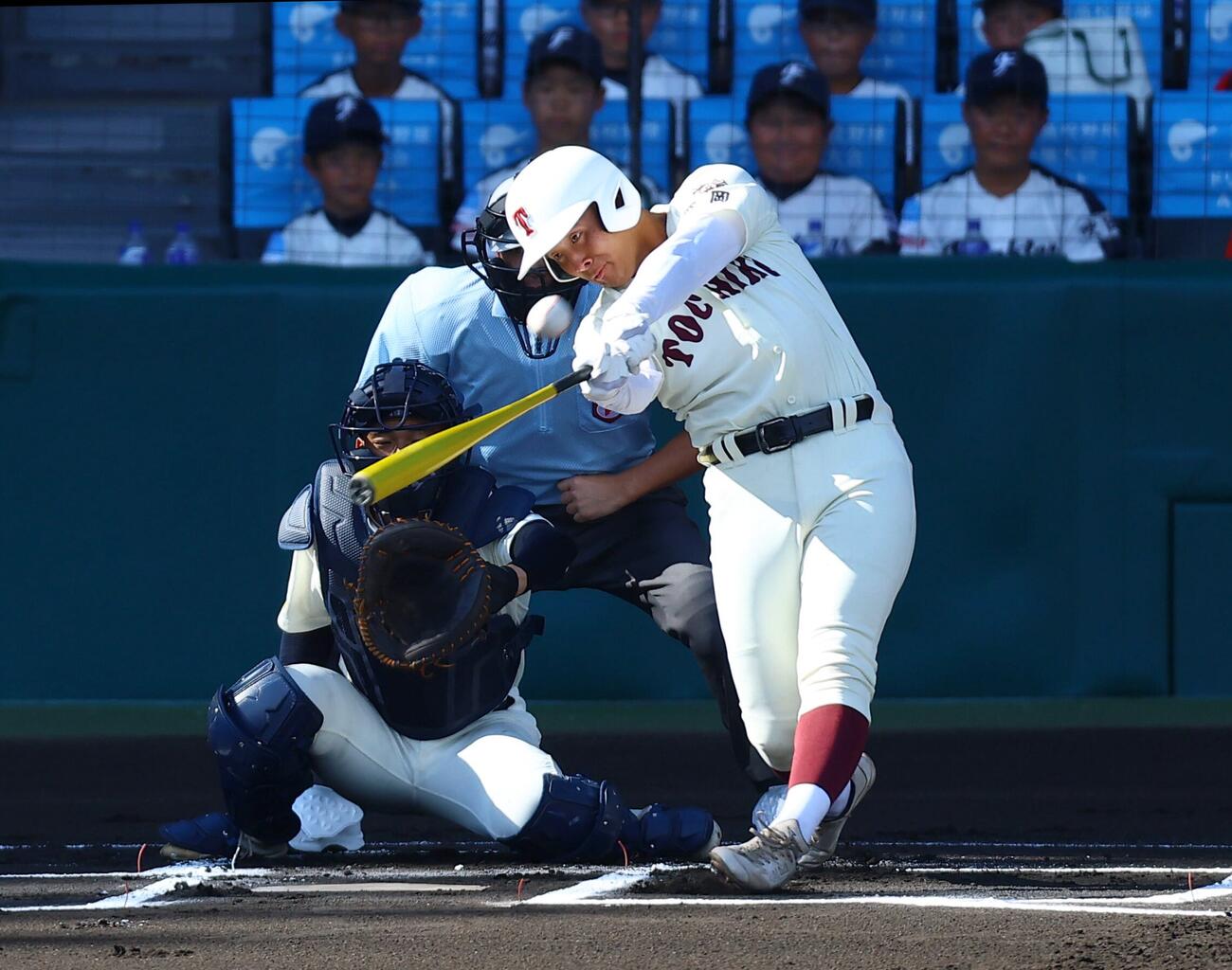 東筑対神村学園　1回表東筑無死、平山護は先頭打者本塁打を放つ（撮影・上田博志）