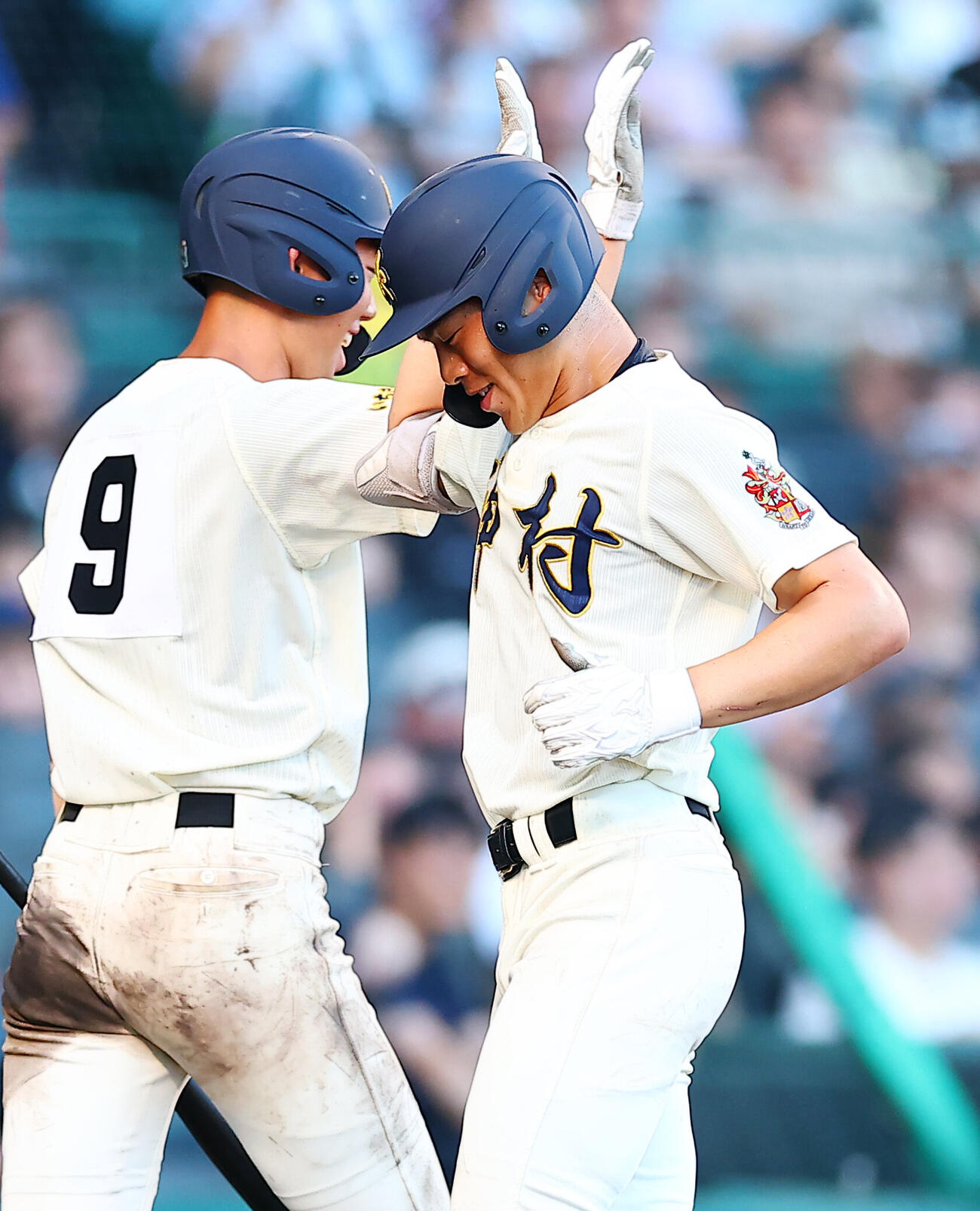東筑対神村学園　6回裏神村学園1死、本塁打を放ち喜ぶ田中翔大（撮影・野上伸悟）