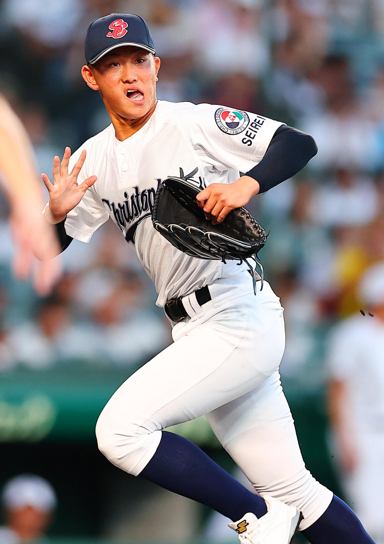 佐野日大対聖隷クリストファー　1回表を抑え喜びながらベンチに戻る聖隷クリストファー先発の高部陸（撮影・野上伸悟）