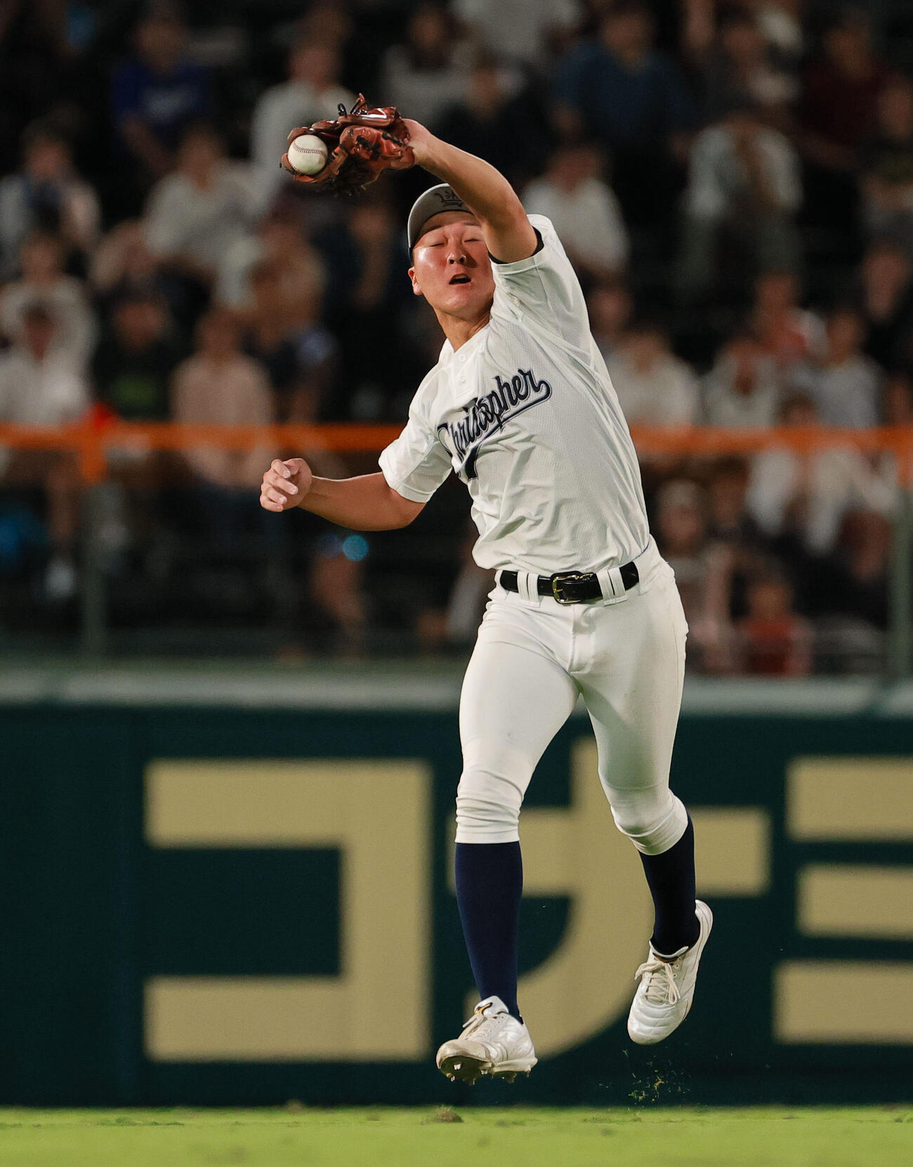 佐野日大対聖隷クリストファー　7回表佐野日大2死一、二塁、中堅手鈴木悠陽は高橋丞の打球を落球する（撮影・上山淳一）