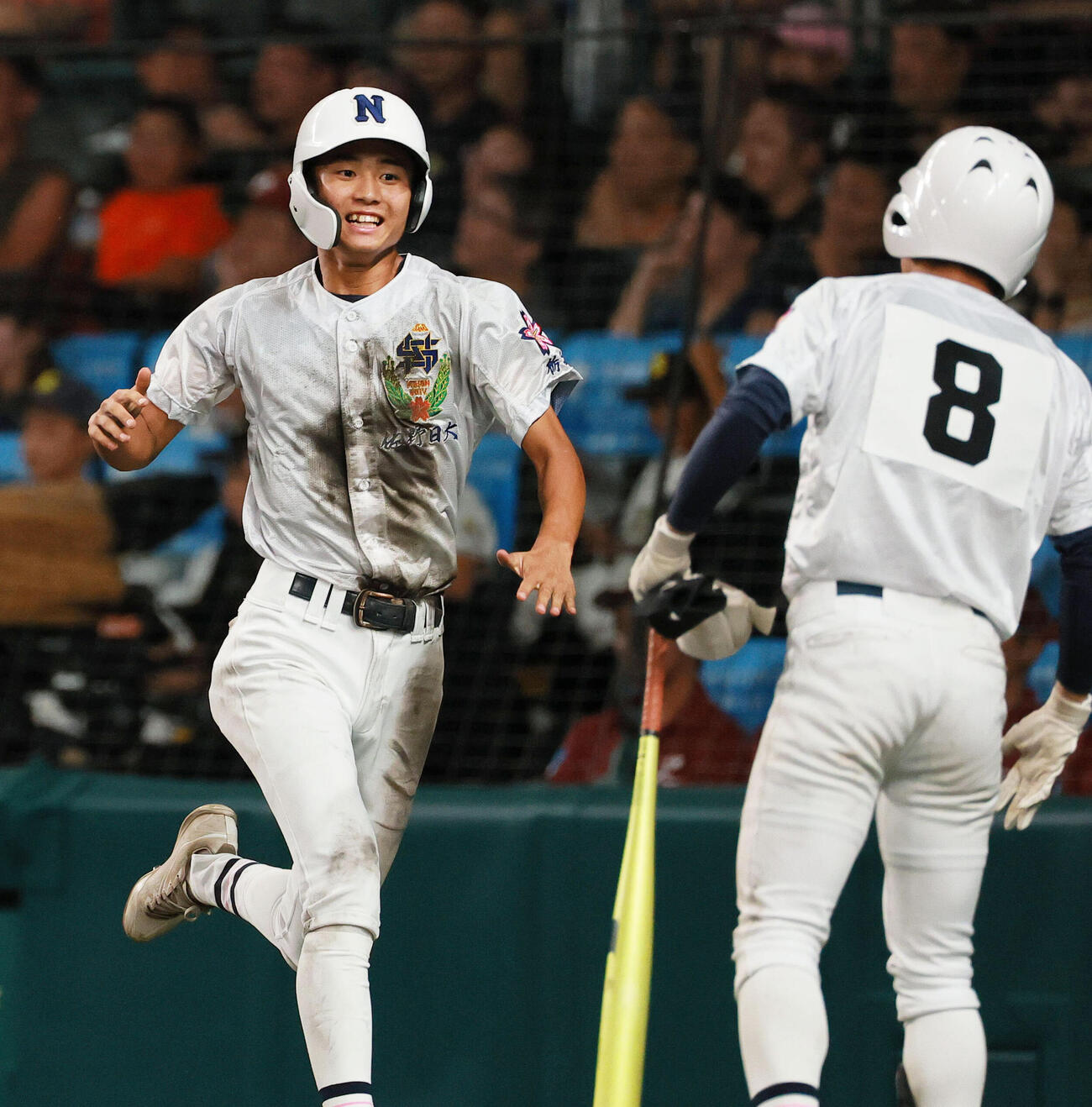 佐野日大対聖隷クリストファー　7回表佐野日大2死一、二塁、失策で生還する二走小島颯人（左）（撮影・上山淳一）