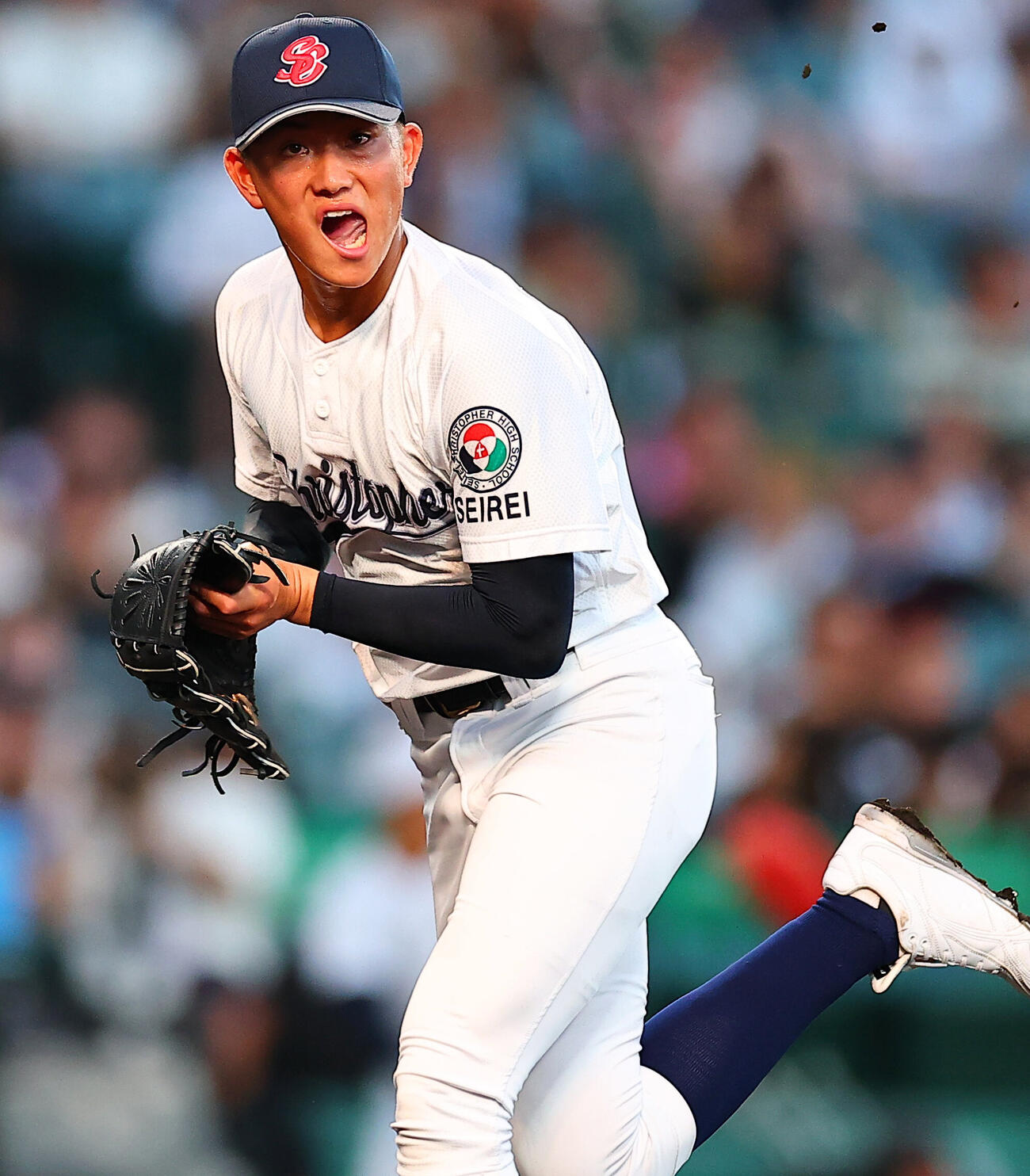 佐野日大対聖隷クリストファー　1回表を抑え喜びながらベンチに戻る聖隷クリストファー先発の高部陸（撮影・野上伸悟）
