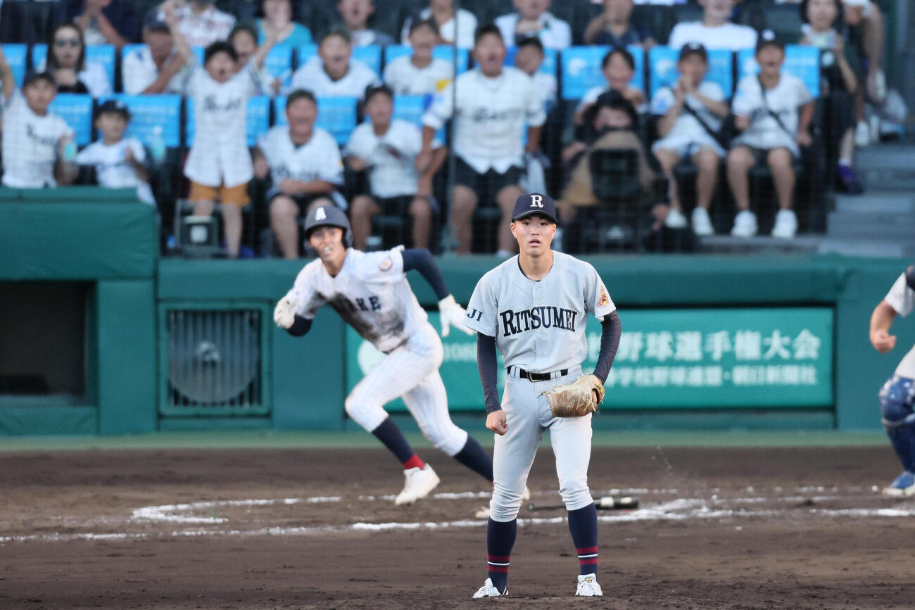有明－立命館宇治　九回表有明2死満塁、永田に逆転の3点適時二塁打を打たれた投手坂本＝上山淳一撮影