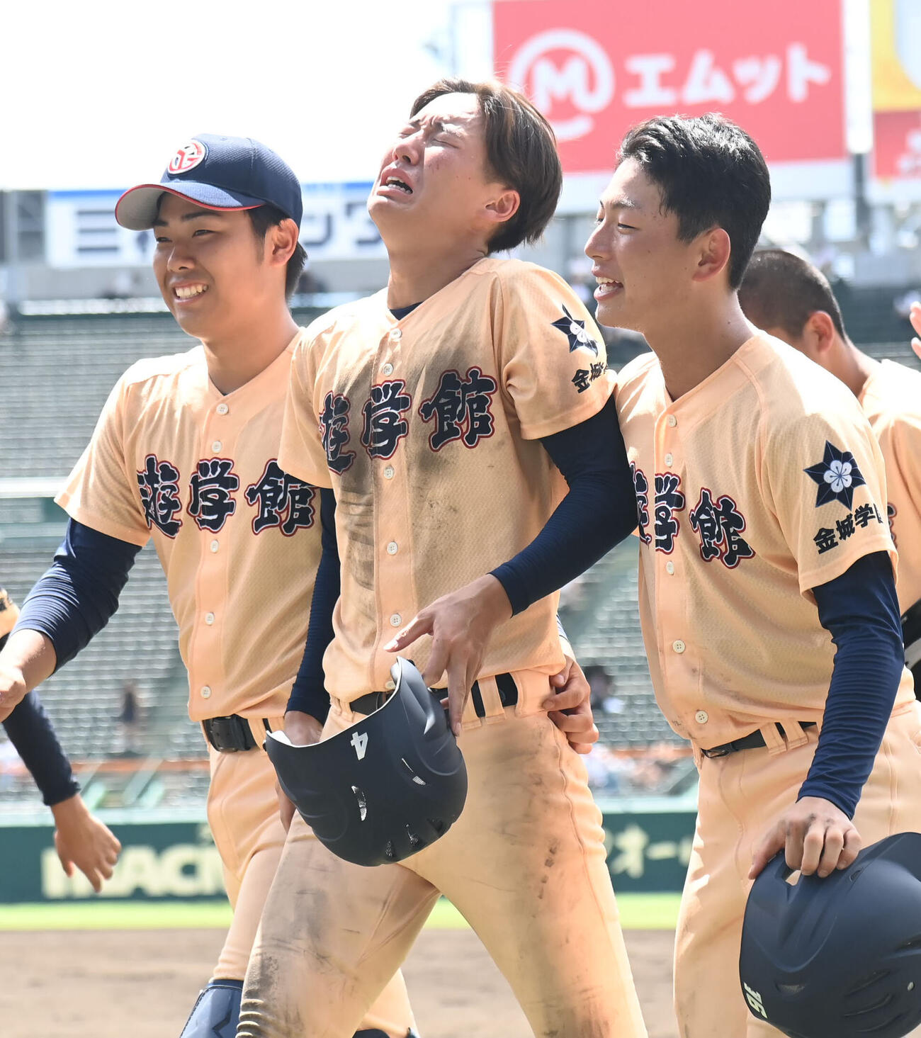 遊学館対青森山田　青森山田に負け肩をを落とす遊学館ナイン（撮影・石井愛子）