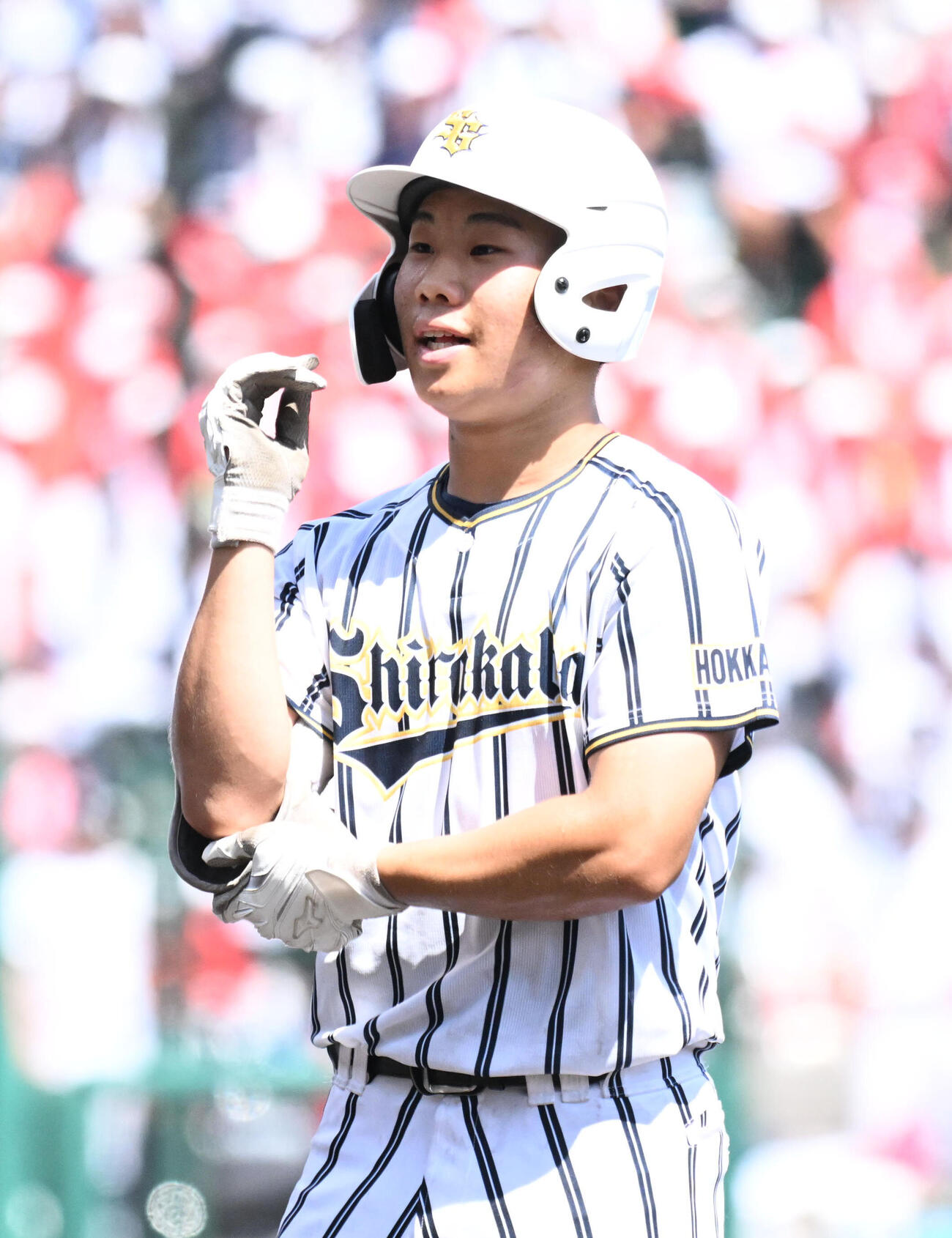 東日本国際大昌平対白樺学園　2回裏白樺学園1死、金井瀬那は中安打を放つ（撮影・石井愛子）