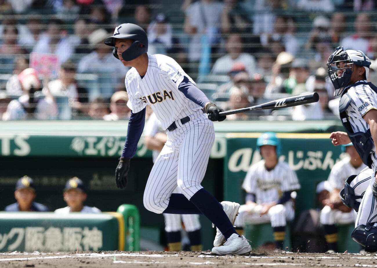 東日本国際大昌平対白樺学園　1回表東日本国際大昌平1死満塁、入口侑大の三ゴロが野選となり先制する（撮影・前田充）