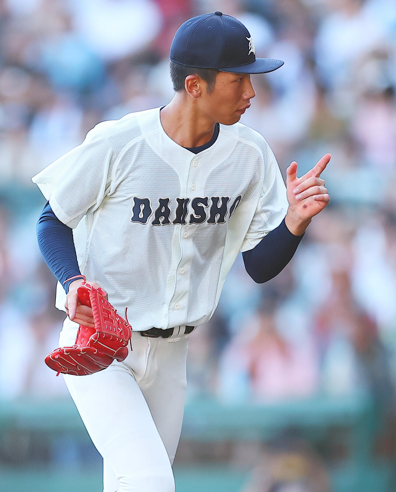 大分商対日本文理　3回裏を終えベンチに戻る大分商・平田玲翔（撮影・野上伸悟）