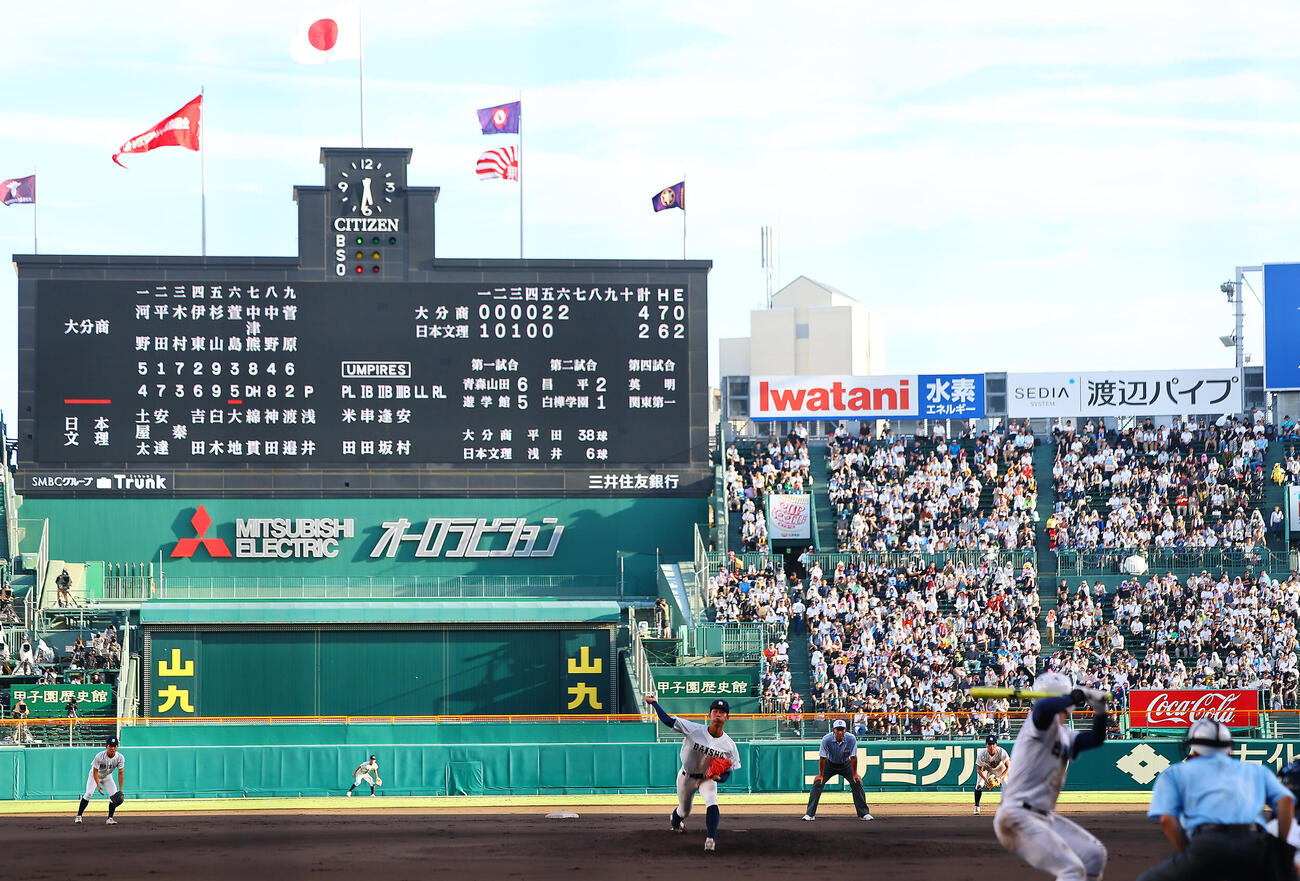大分商対日本文理　力投する大分商・平田玲翔（撮影・野上伸悟）