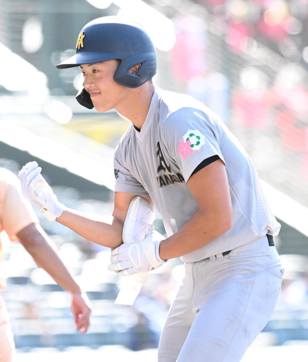 遊学館対青森山田　3回裏青森山田2死一、二塁、向井那々瀬は右適時打を放つ（撮影・石井愛子）