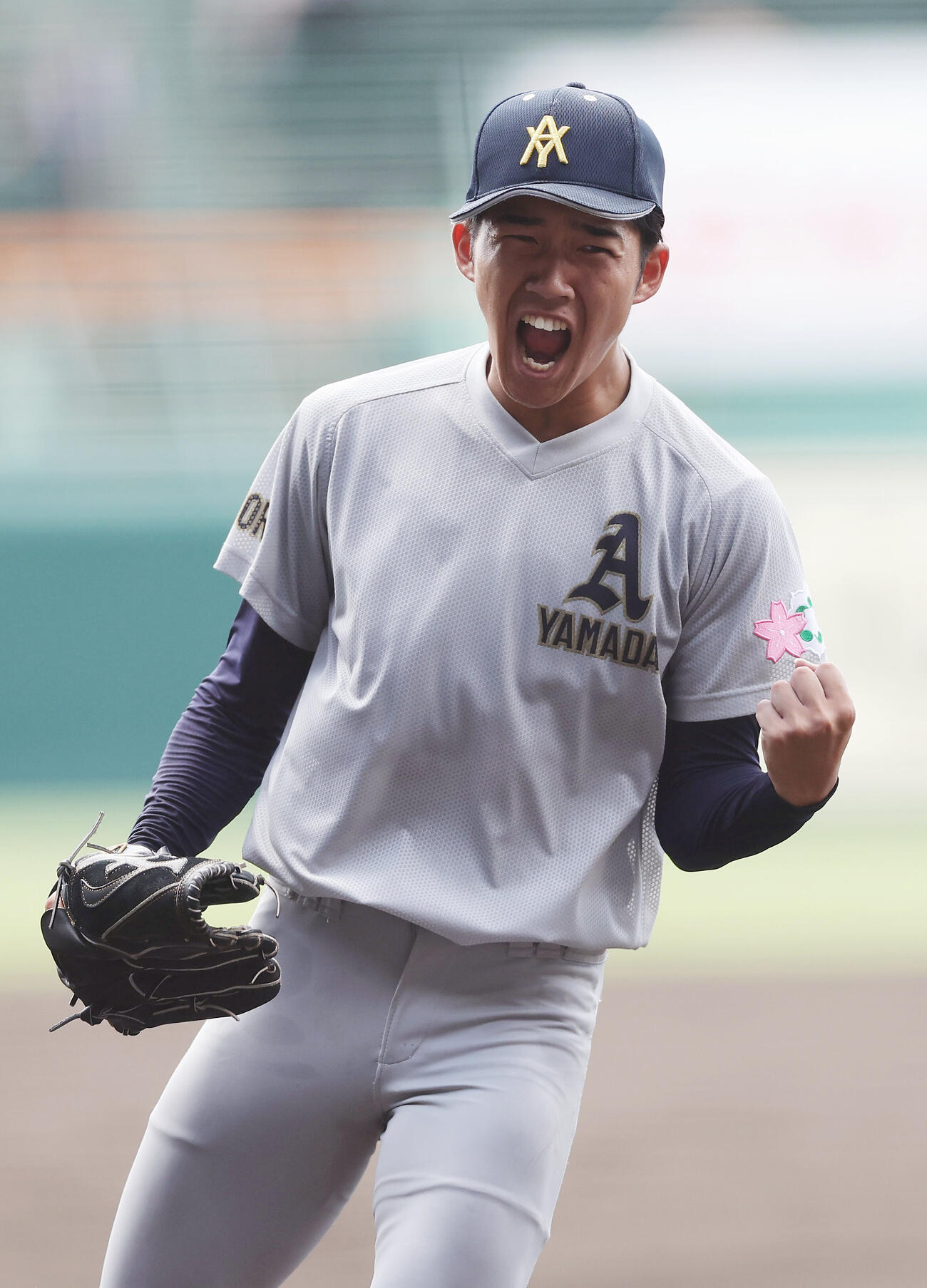 遊学館対青森山田　9回表、最後の打者を打ち取りガッツポーズする青森山田・川久保昂直（撮影・前田充）