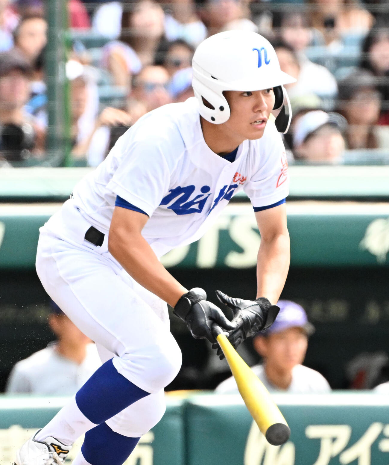 花巻東対新田　6回裏新田2死一、二塁、秋山祐太は適時打を放つ（撮影・石井愛子）