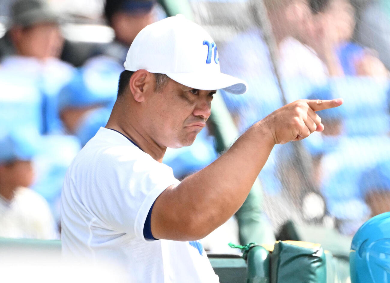 新田対花巻東　試合前、ナインに声をかける新田の岡田茂雄監督（撮影・石井愛子）