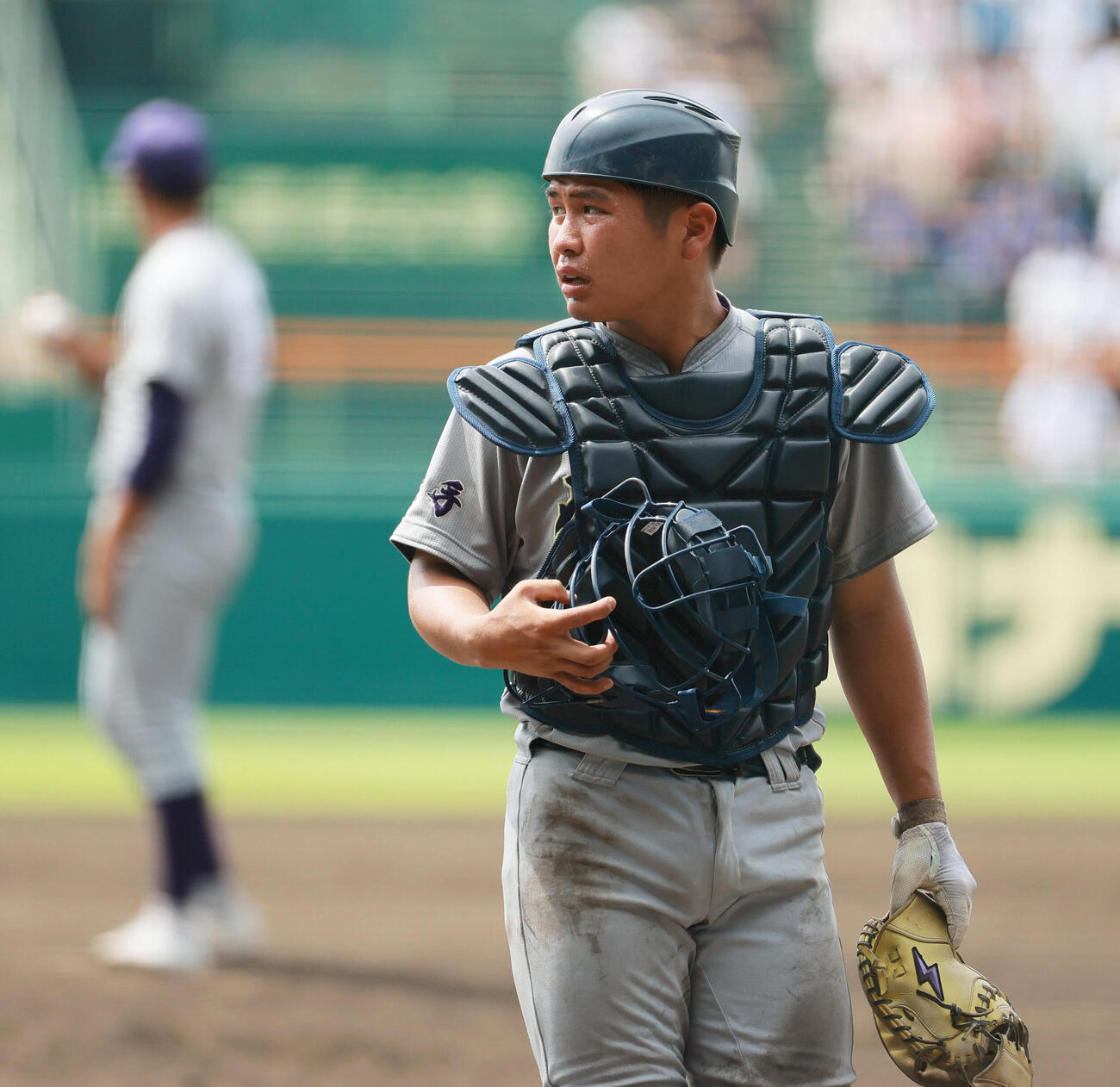 花巻東対新田　9回裏、ベンチを確認する花巻東・斎藤蒼梧捕手（撮影・上山淳一）