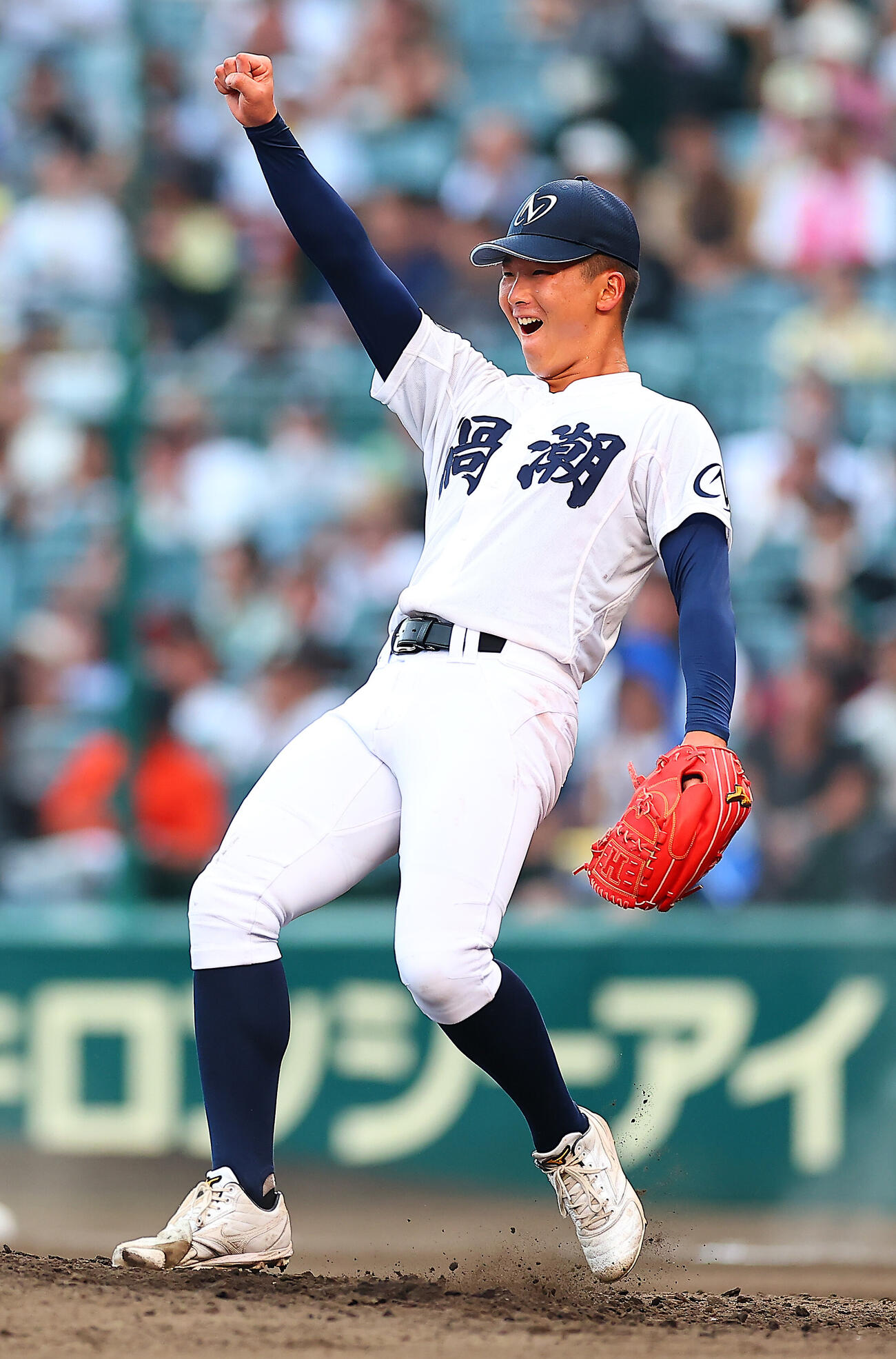 八王子実践対鳴門渦潮　6回表を抑え喜ぶ鳴門渦潮・西村大輝（撮影・野上伸悟）