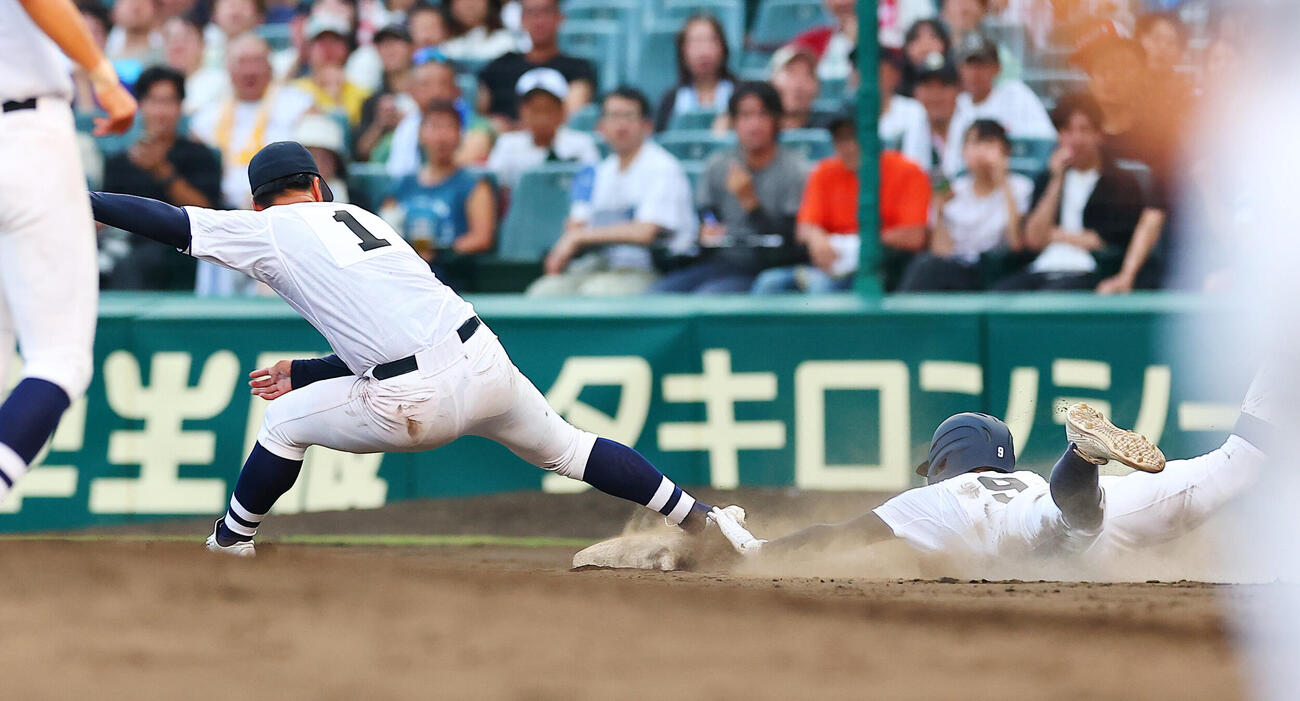 八王子実践対鳴門渦潮　選手に指示を出す鳴門渦潮・森恭仁監督（撮影・白石智彦）