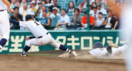 【甲子園】９回ビデオ検証で判定覆る　今大会２度目　鳴門渦潮の先頭打者林のセーフがアウトに