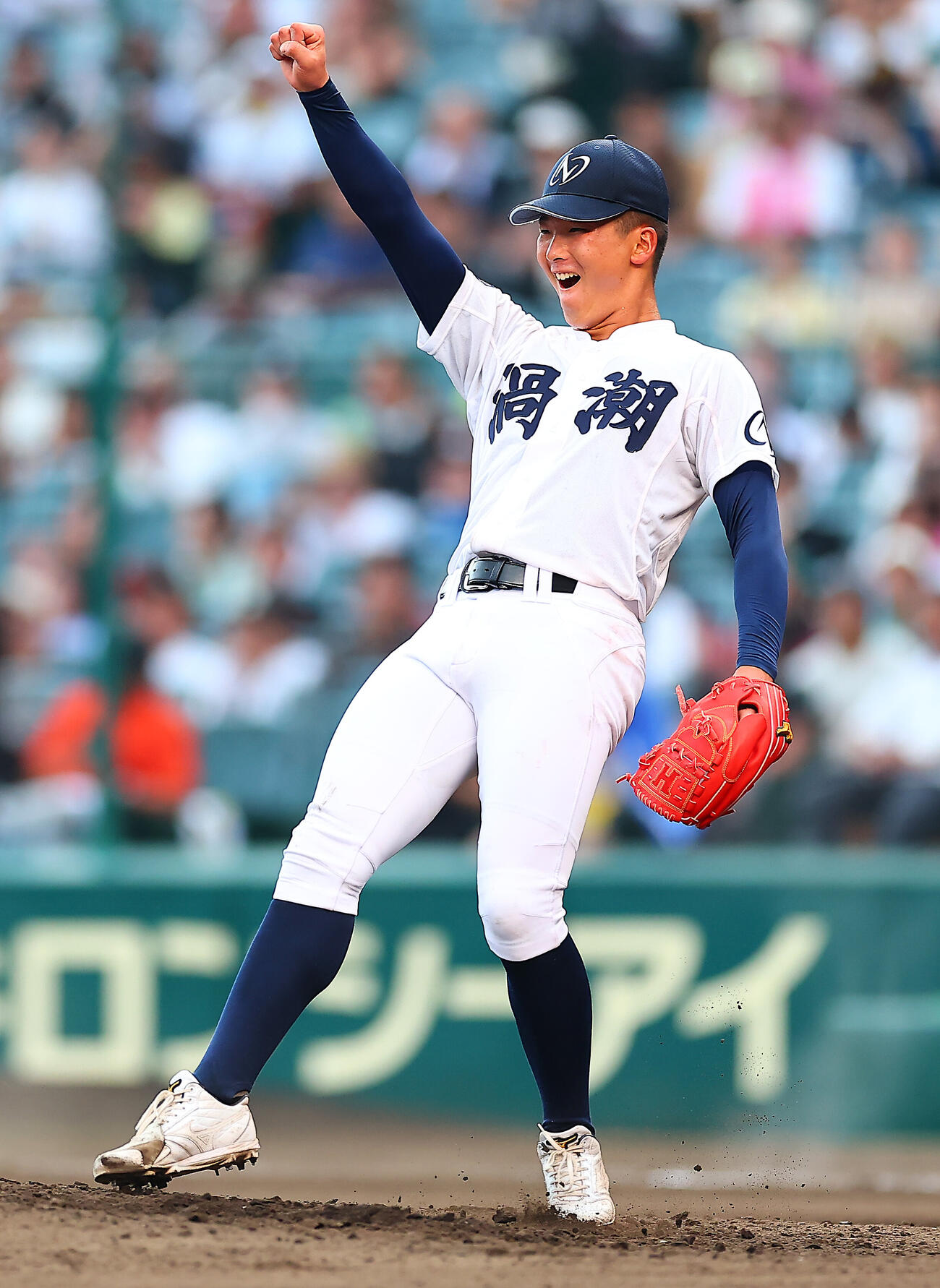 八王子実践対鳴門渦潮　6回表を抑え喜ぶ鳴門渦潮・西村大輝（撮影・野上伸悟）