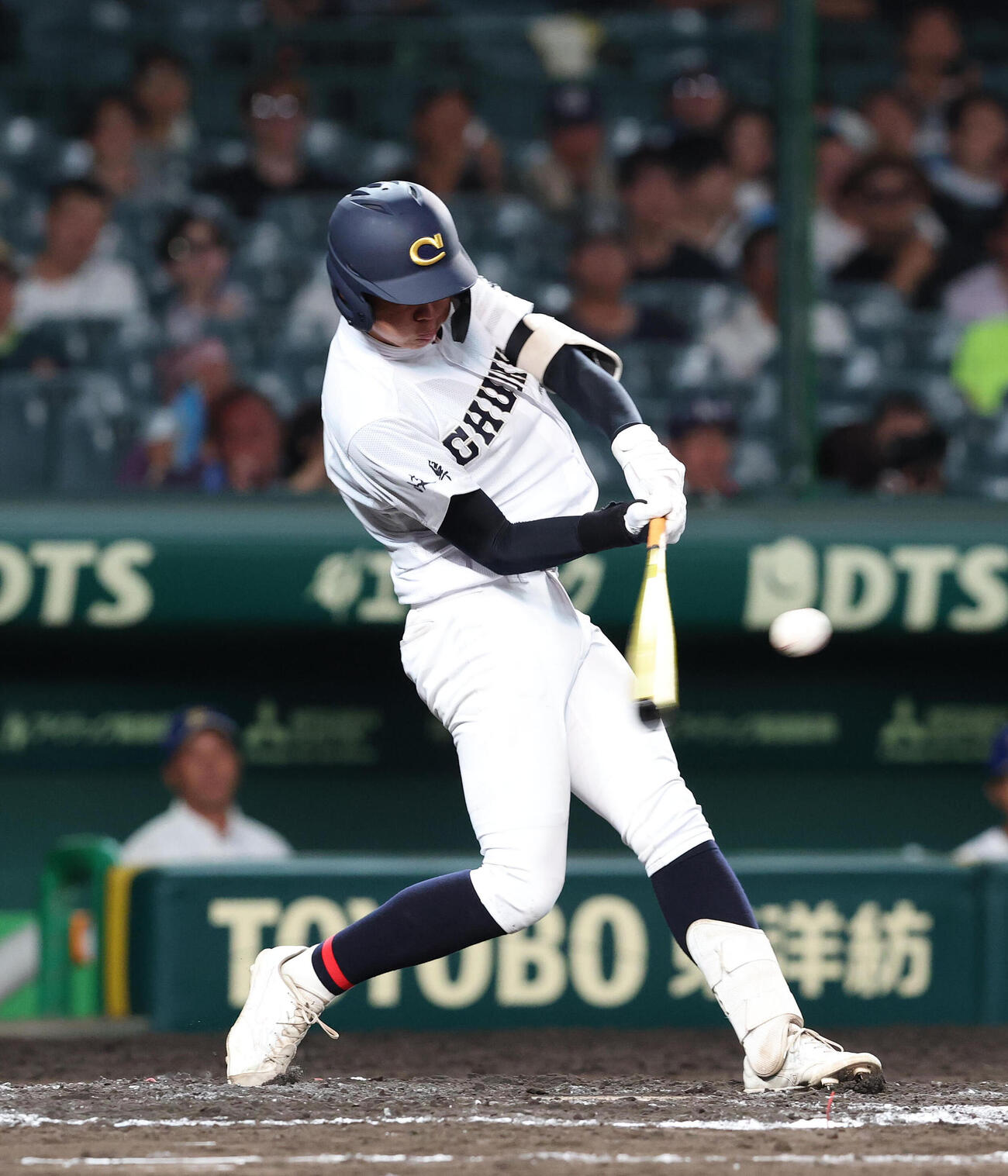霞ケ浦対中京　7回裏中京1死一、二塁、鈴木悠悟は左前適時打を放つ（撮影・白石智彦）