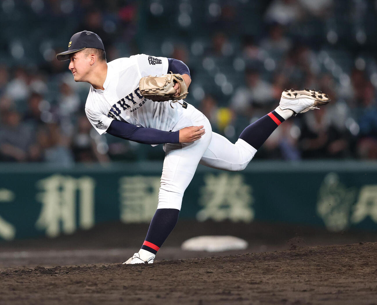 霞ケ浦対中京　霞ケ浦戦に3番手で力投する中京・福永龍矢（撮影・白石智彦）