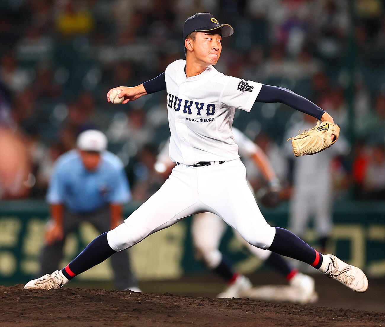 霞ケ浦対中京　力投する中京・西岡海心（撮影・野上伸悟）