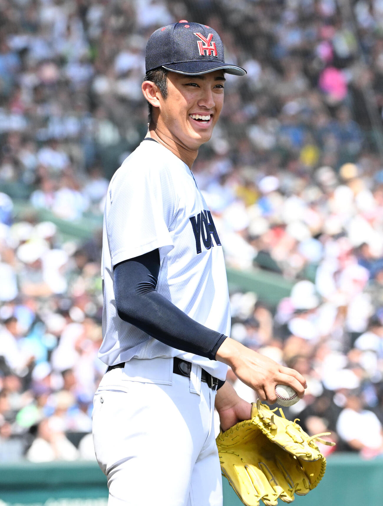 横浜対沖縄尚学　2回表横浜2死二塁、脇山魁音の先制点に喜ぶ織田翔希（撮影・石井愛子）