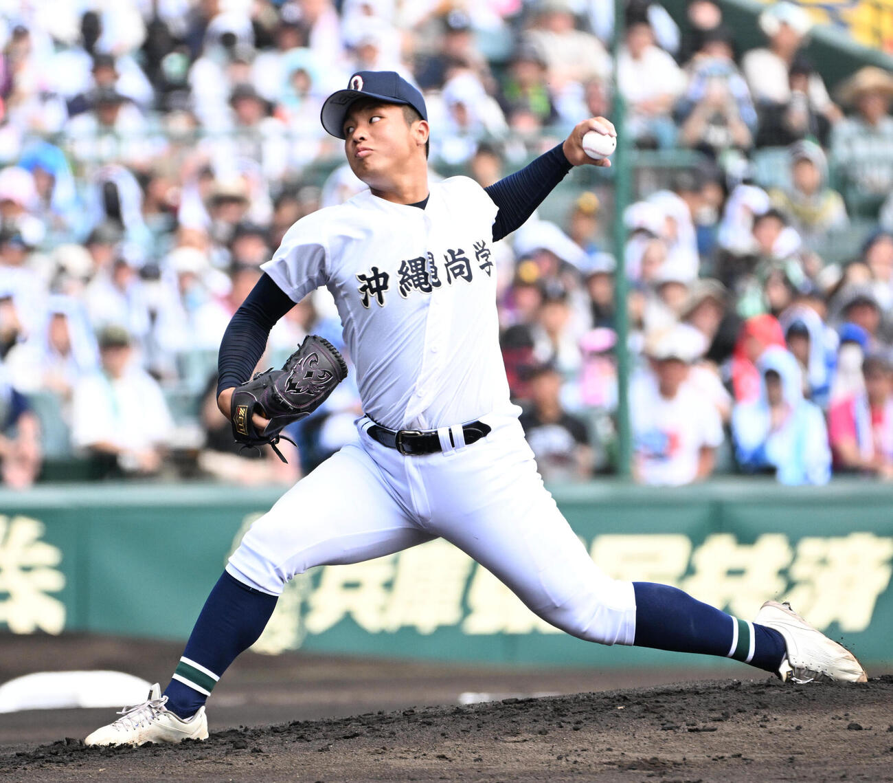 横浜対沖縄尚学　沖縄尚学先発の末吉良丞（撮影・石井愛子）
