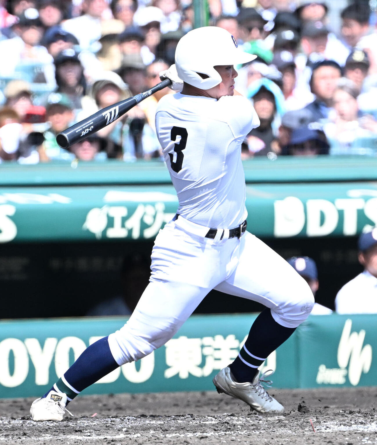 横浜対沖縄尚学　2回裏沖縄尚学2死一、三塁、秋江駿斗は適時打を放つ（撮影・石井愛子）