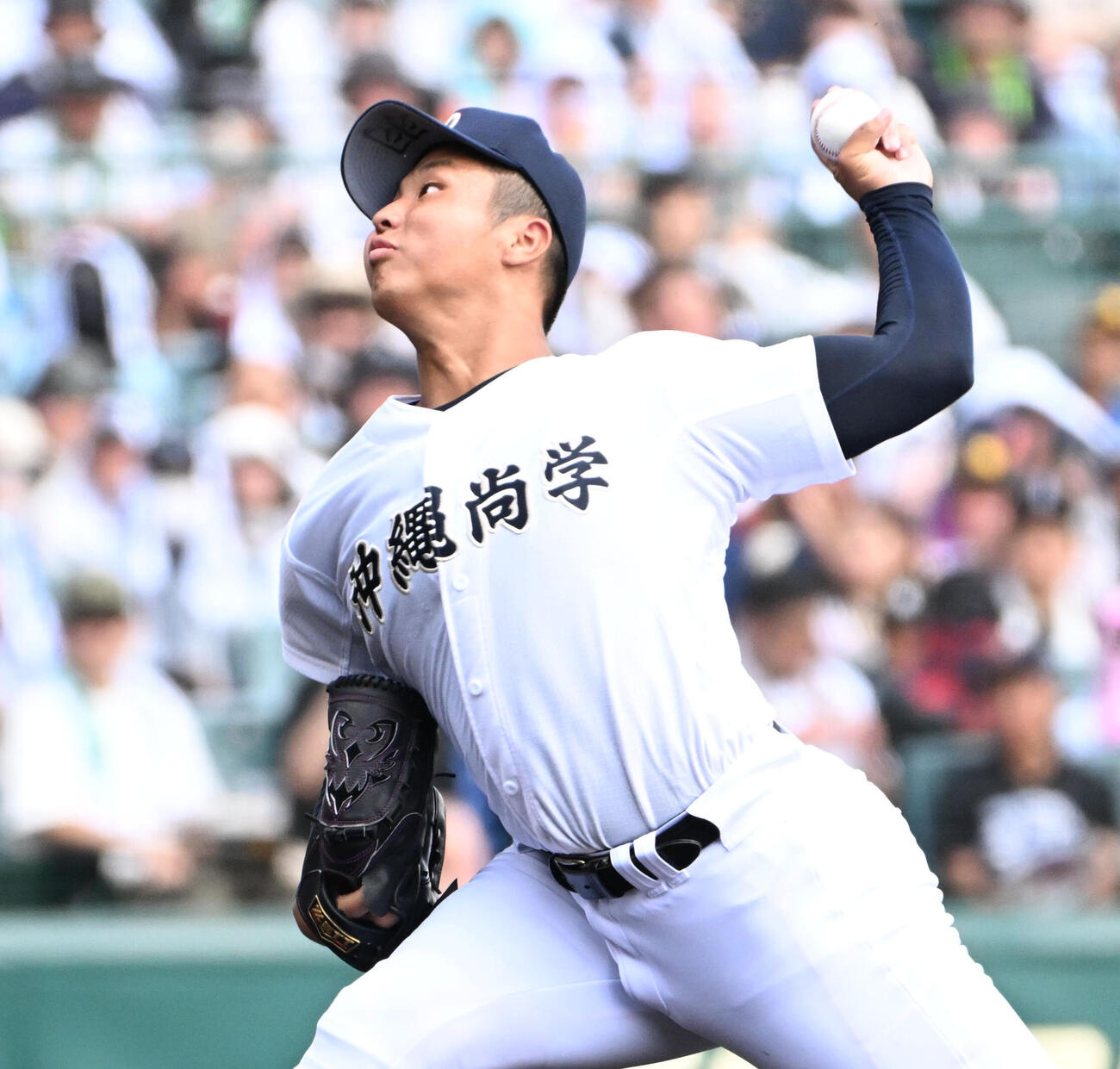 横浜対沖縄尚学　沖縄尚学先発の末吉良丞（撮影・石井愛子）