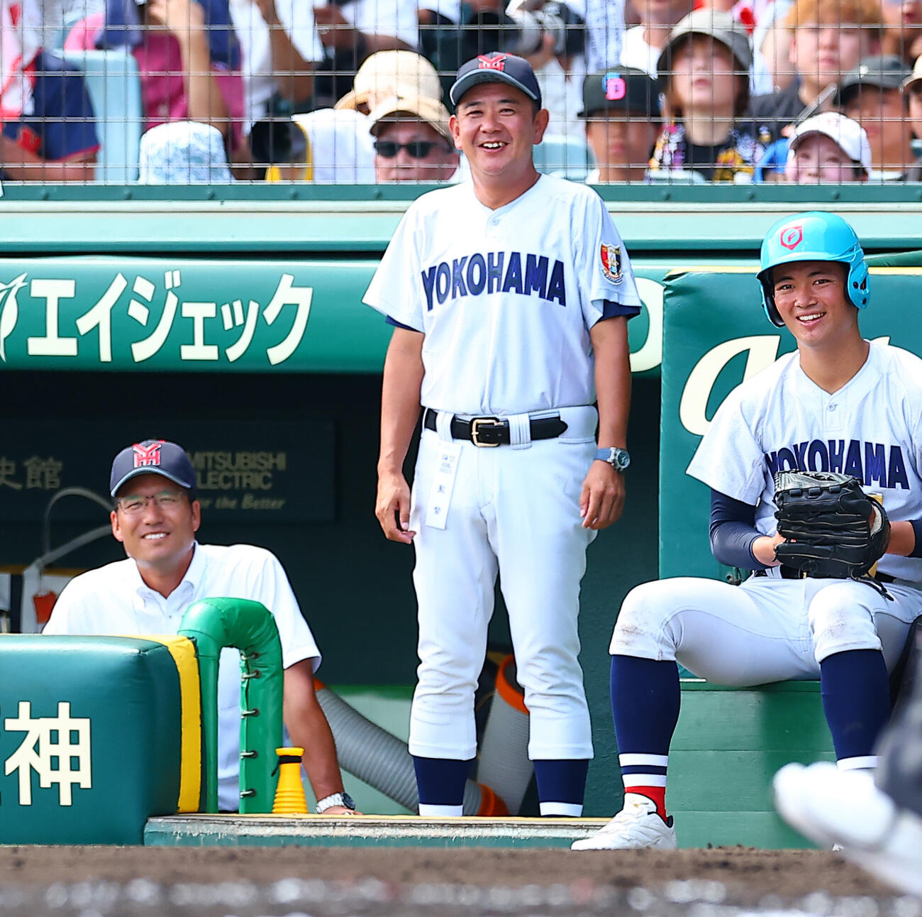 横浜対沖縄尚学　笑顔をみせる横浜・村田浩明監督（撮影・野上伸悟）