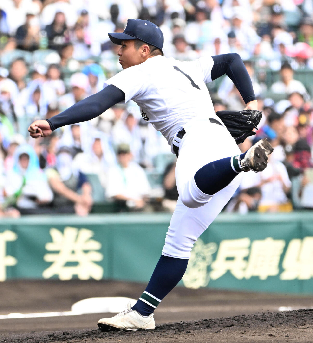 横浜対沖縄尚学　沖縄尚学先発の末吉良丞（撮影・石井愛子）
