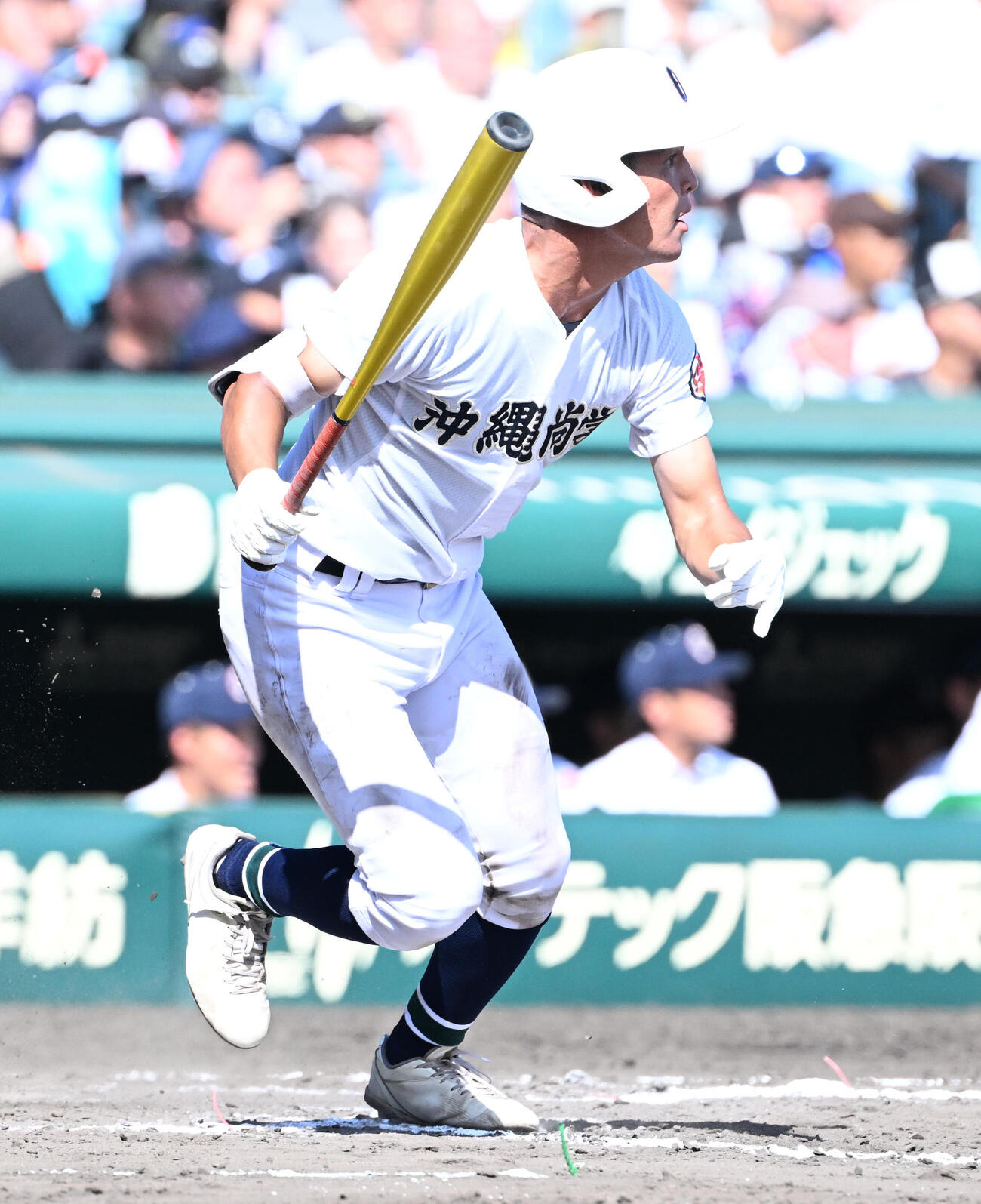 横浜対沖縄尚学　6回裏沖縄尚学2死二塁、山川大雅は左適時打を放つ（撮影・石井愛子）