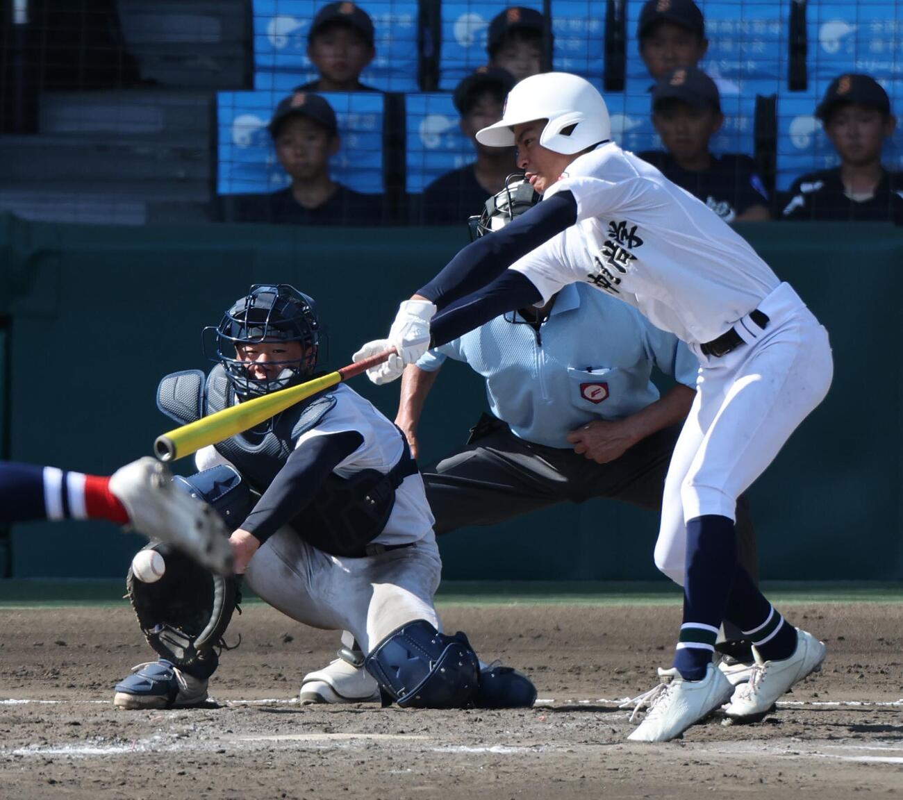 横浜－沖縄尚学　八回裏沖縄尚学＝阪神甲子園球場、猪飼健史撮影