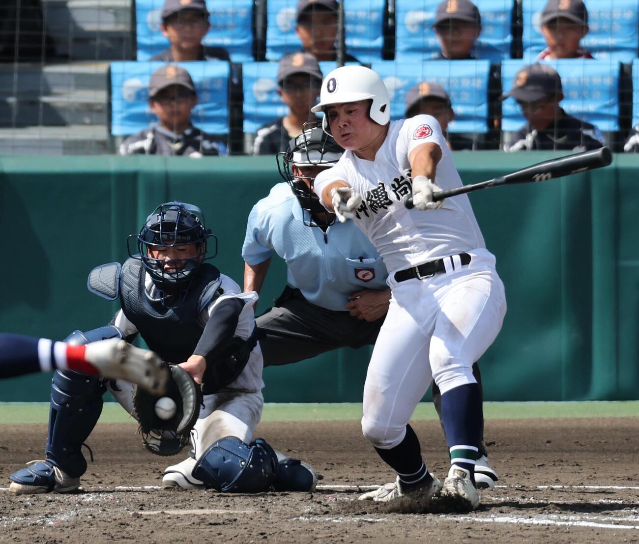 横浜－沖縄尚学　四回裏沖縄尚学＝阪神甲子園球場、猪飼健史撮影