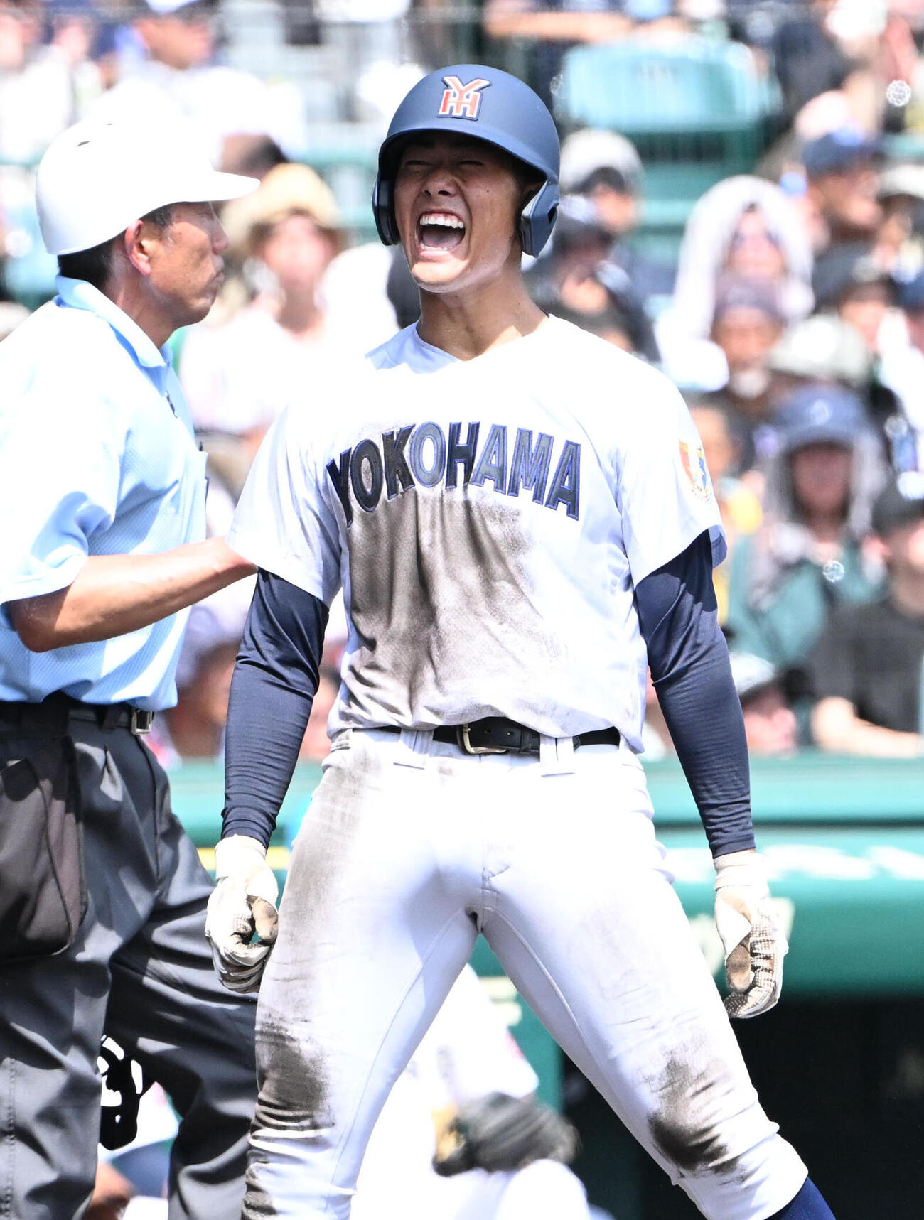 横浜対沖縄尚学　2回表横浜2死一塁、千島大翼の適時打で生還する脇山魁音（撮影・石井愛子）