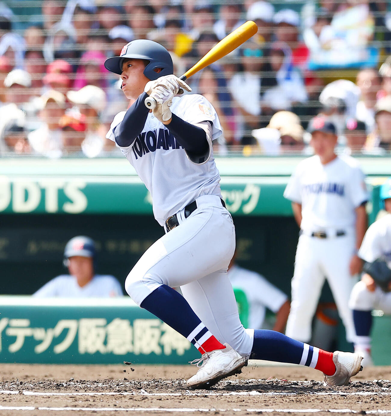 横浜対沖縄尚学　2回表横浜2死二塁、先制適時安打を放つ脇山魁音（撮影・野上伸悟）