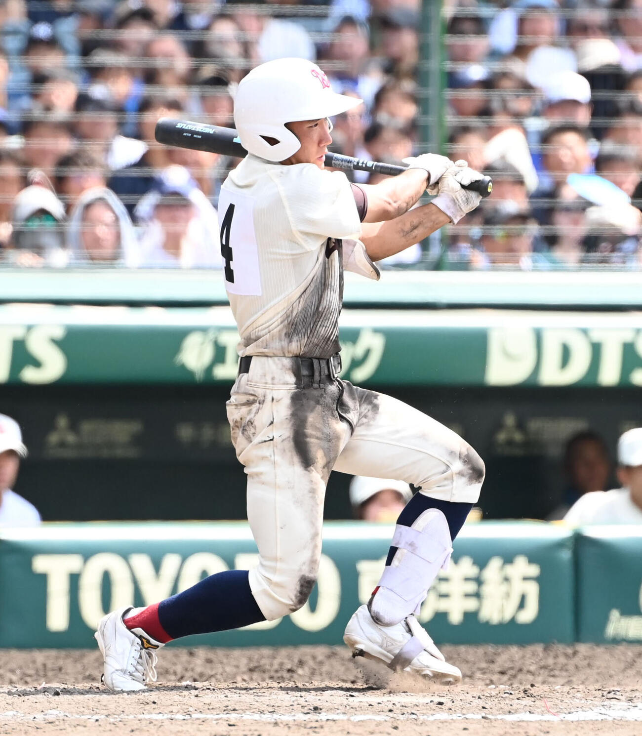 明徳義塾対日南学園　9回裏日南学園2死一、二塁、豊丸蒼大は適時打を放つ（撮影・石井愛子）