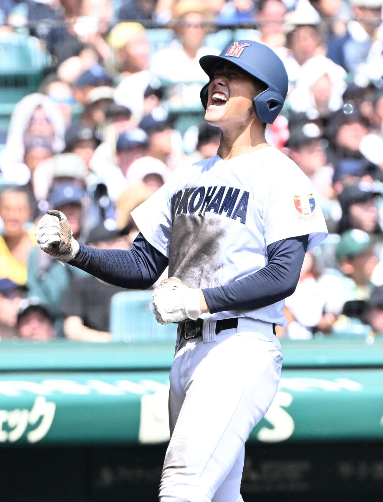 横浜対沖縄尚学　2回表横浜2死一塁、千島大翼の適時打で生還する脇山魁音（撮影・石井愛子）