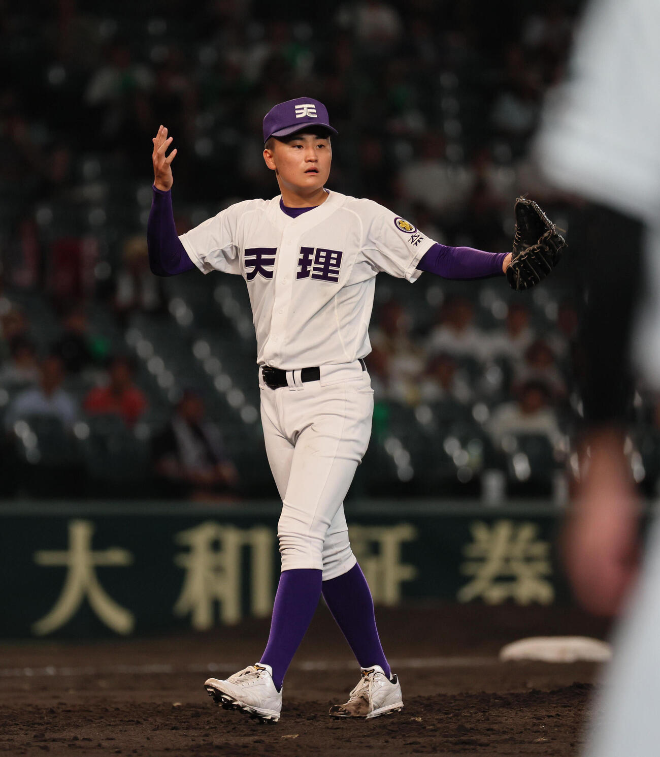 天理対福山　6回裏福山2死、長尾亮大はスイングをアピールし三振をとる（撮影・宮崎幸一）