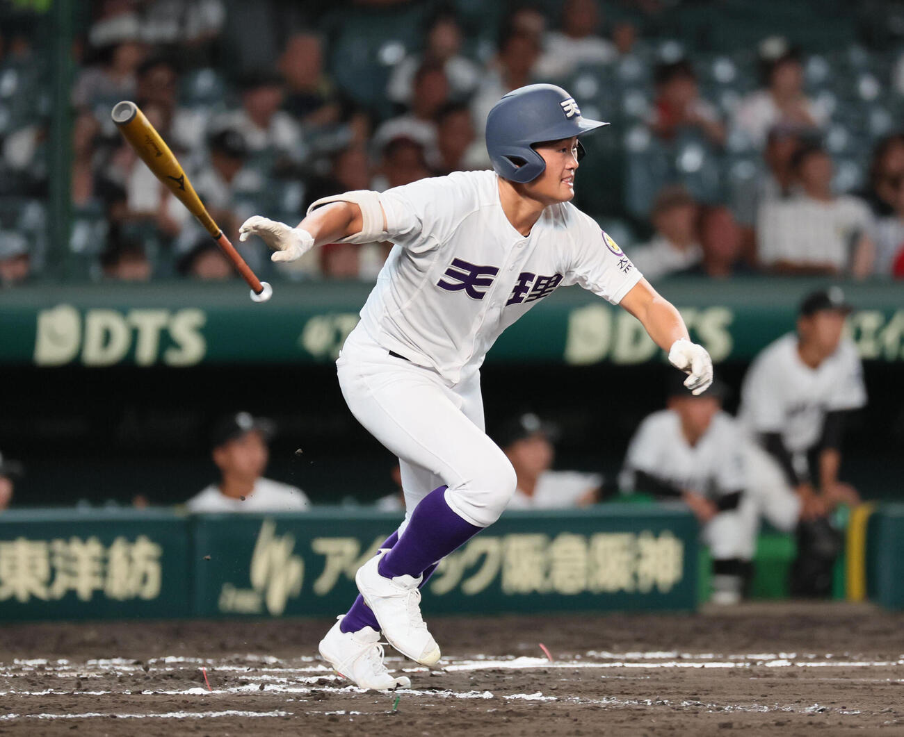 天理対福山　6回表天理1死二、三塁、大塚弘登は適時打を放ち（撮影・宮崎幸一）
