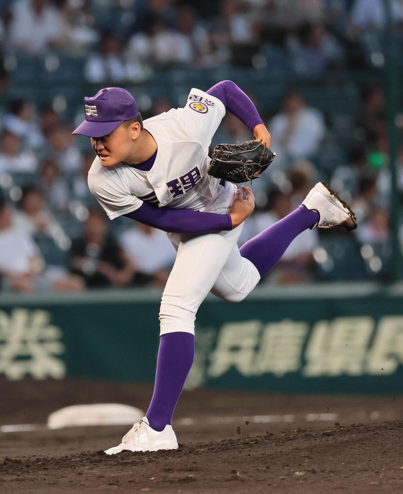 天理対福山　完投勝利を挙げた天理・長尾亮大（撮影・宮崎幸一）
