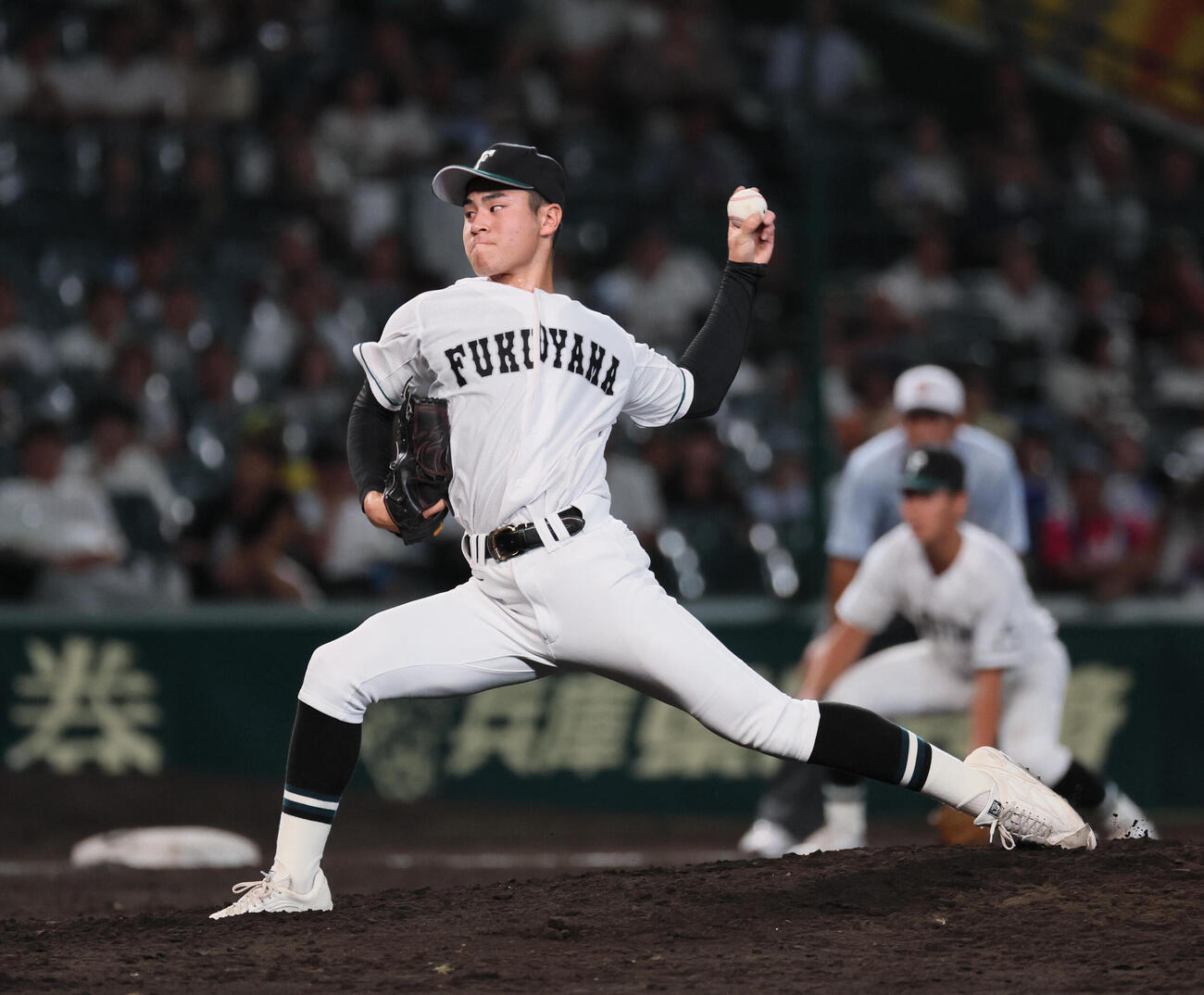 天理対福山　福山2番手の岩本大輝（撮影・宮崎幸一）